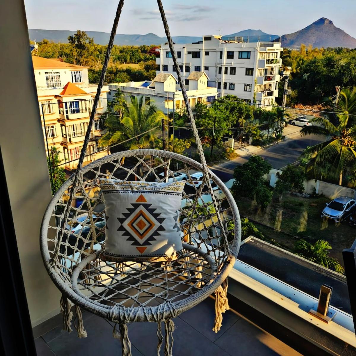 Penthouse paradise getaway 300m to the beach