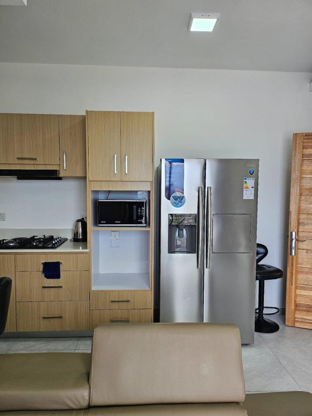 Penthouse paradise getaway 300m to the beach