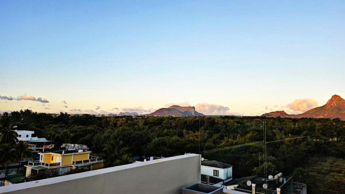 Penthouse paradise getaway 300m to the beach
