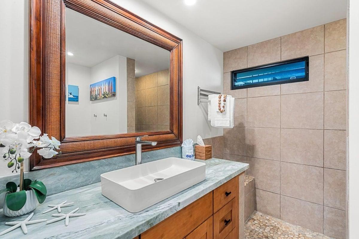 Kahana Village 3 · KHV 3 Remodeled 2BD Condo with Oceanfront Lan