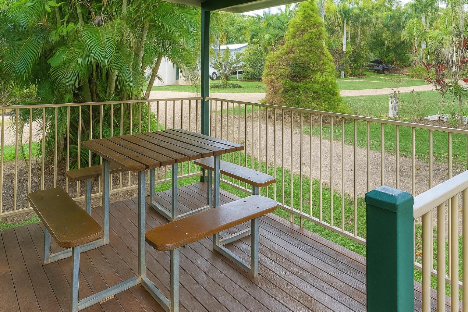Tropical Hibiscus Caravan Park