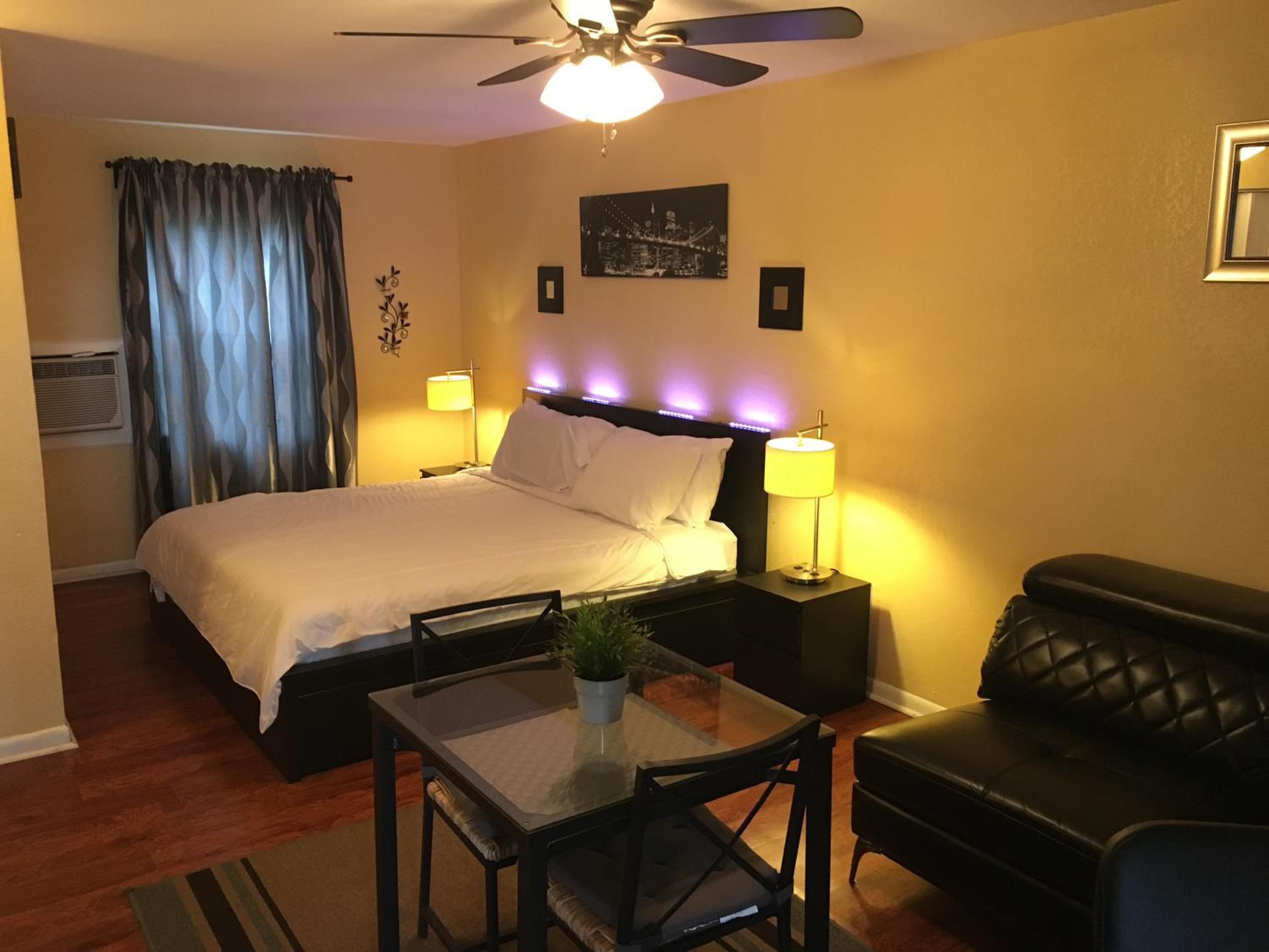 Delux Inn, Billede 10