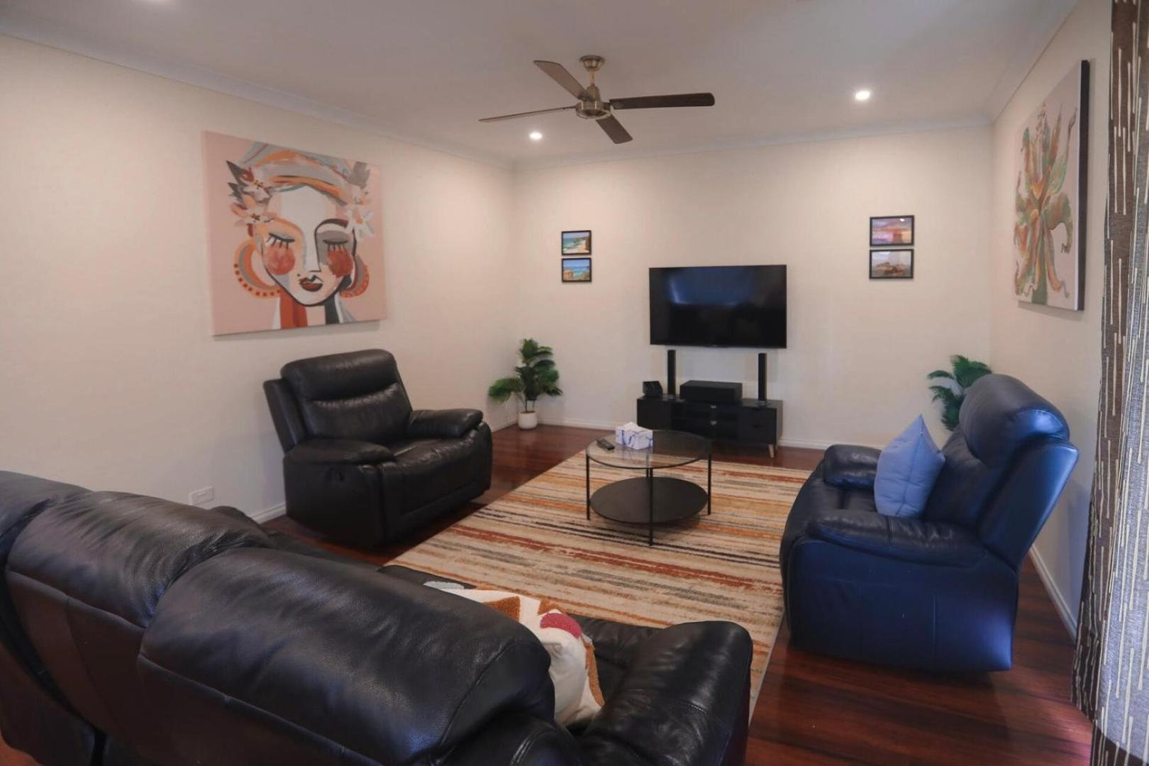 KozyGuru | Richmond | Stylish 3-Bedroom City Gem