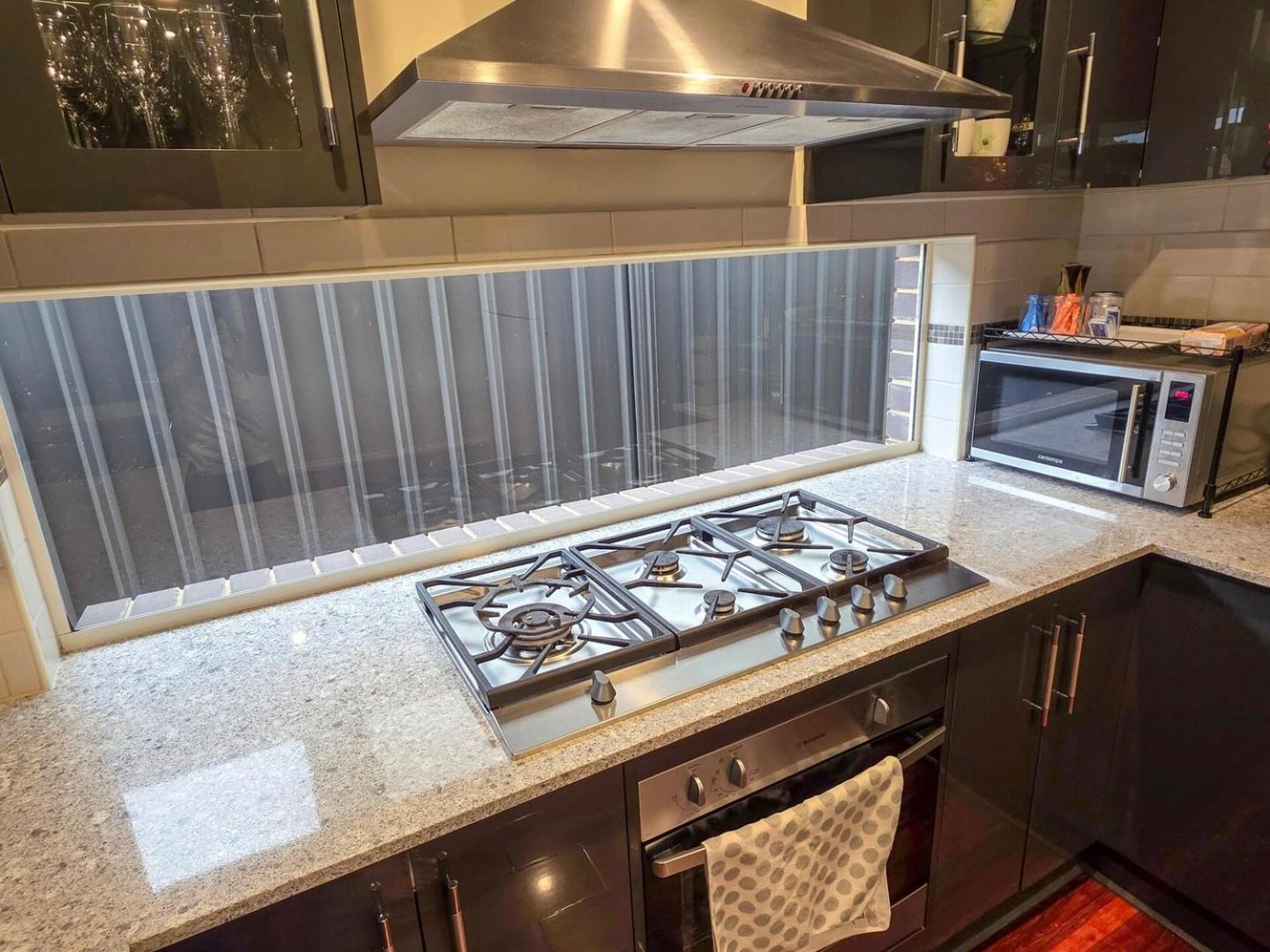 KozyGuru | Richmond | Stylish 3-Bedroom City Gem