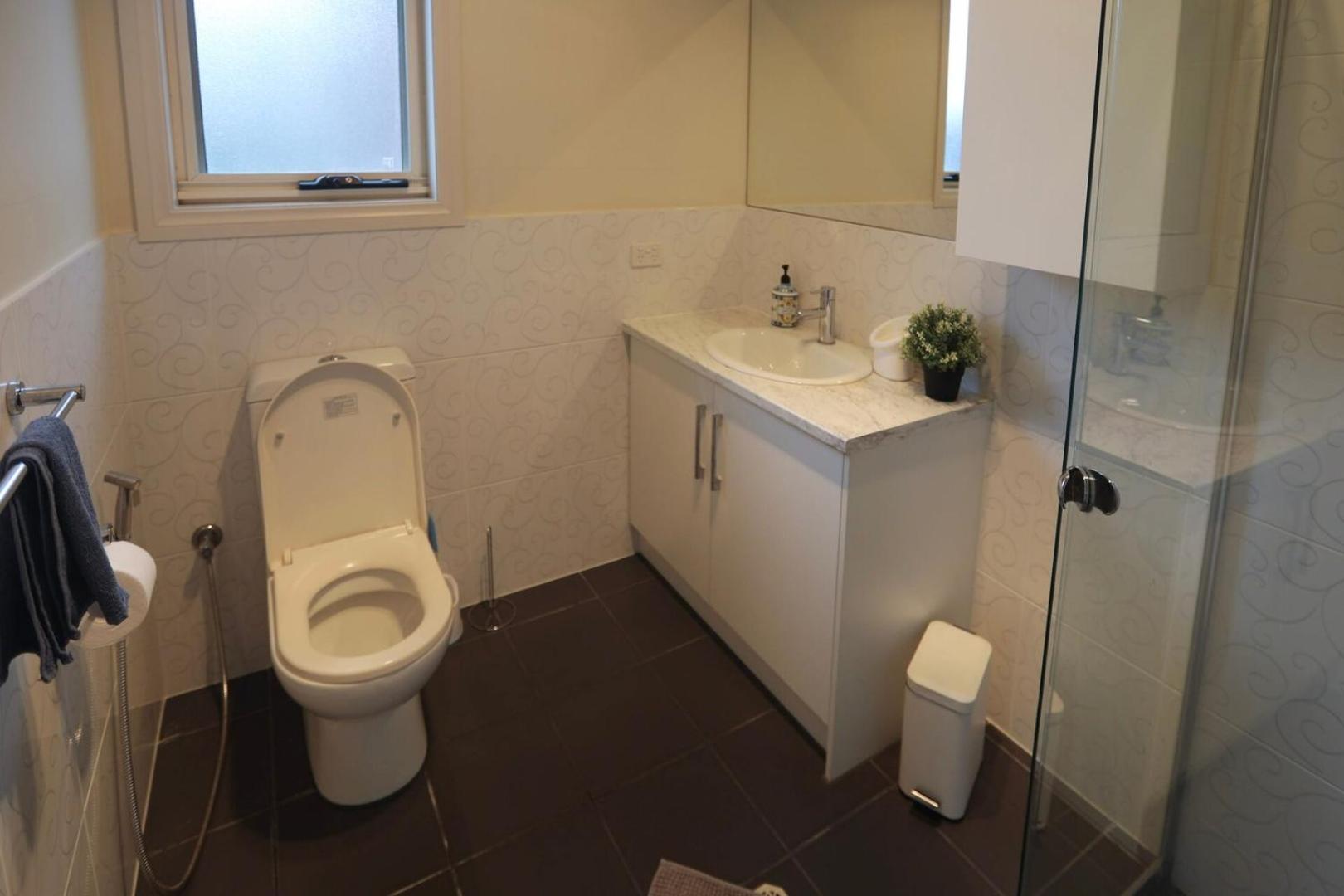KozyGuru | Richmond | Stylish 3-Bedroom City Gem