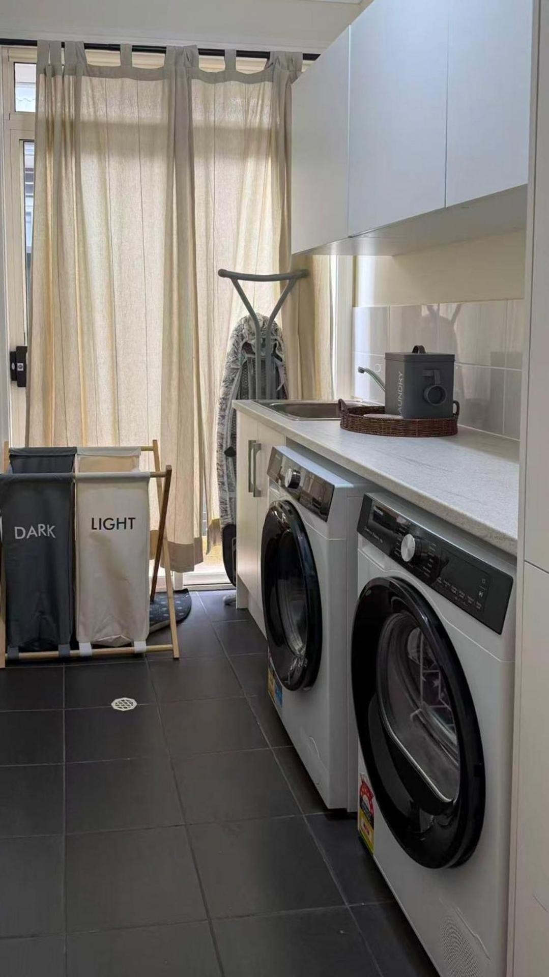KozyGuru | Richmond | Stylish 3-Bedroom City Gem