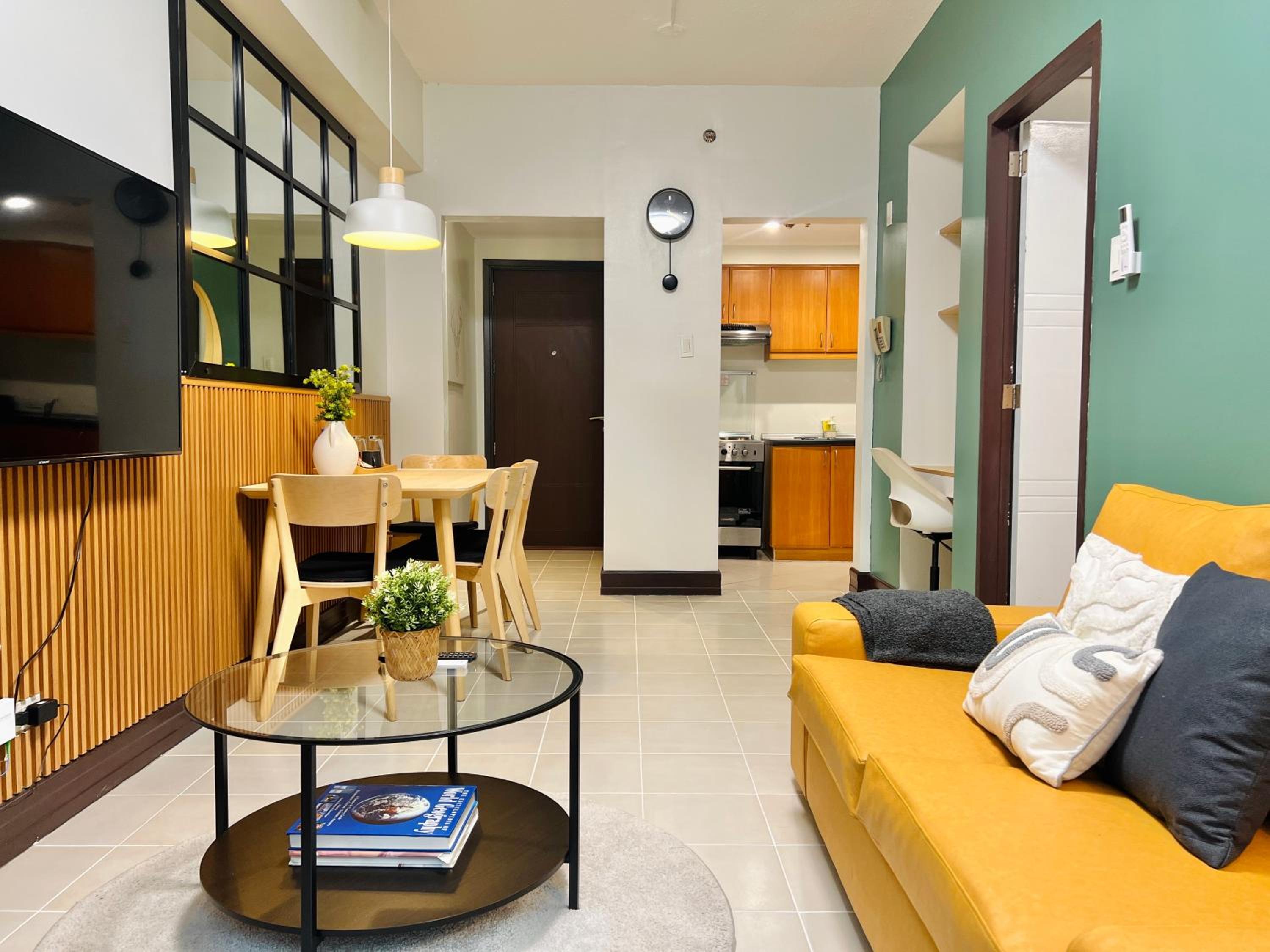 Spacious 1BR with 300MBPS Internet near High Street BGC