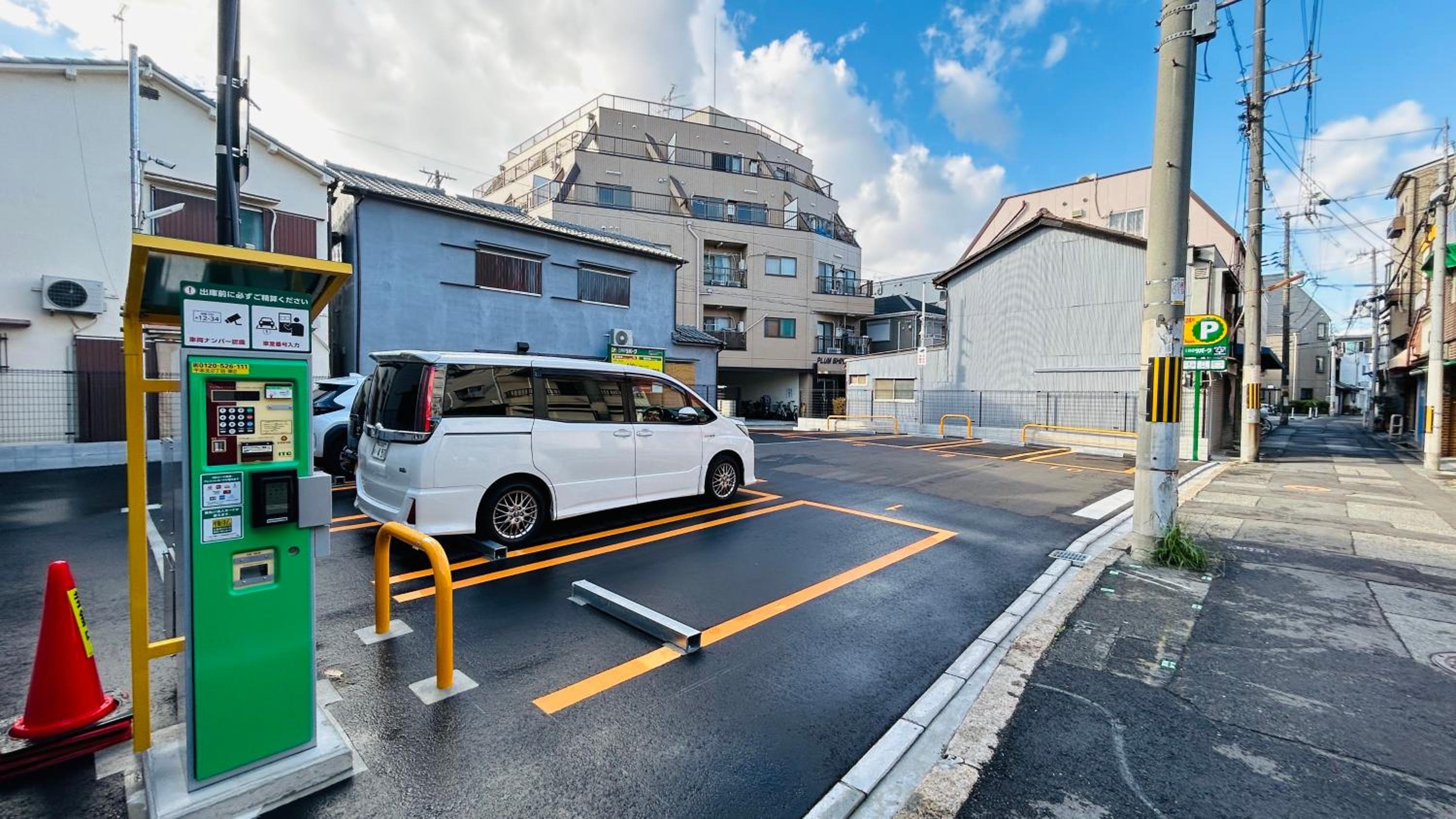 関西空港 難波 直通122 m2和モダン3階建て一軒貸し 4寝室2浴室2トイレ 最大12名 民泊望月