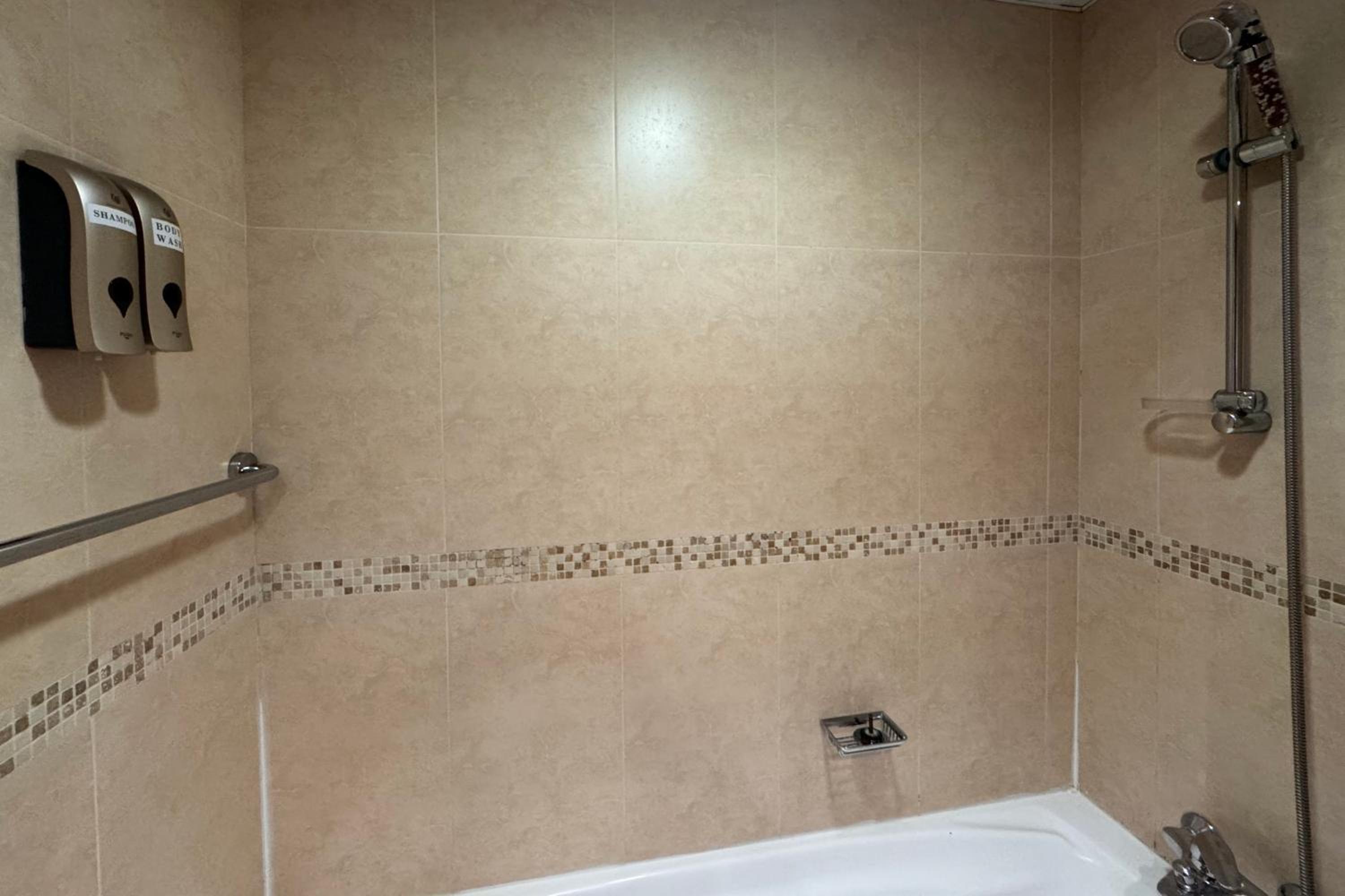 Click Stay - JLT - Studio & Balcony Lakes view Entire Apartment -JN