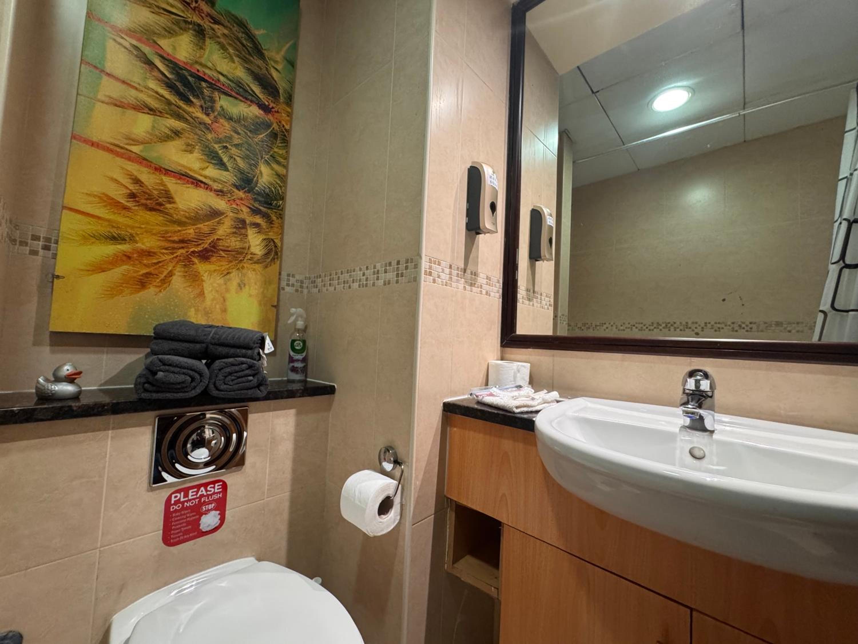 Click Stay - JLT - Studio & Balcony Lakes view Entire Apartment -JN