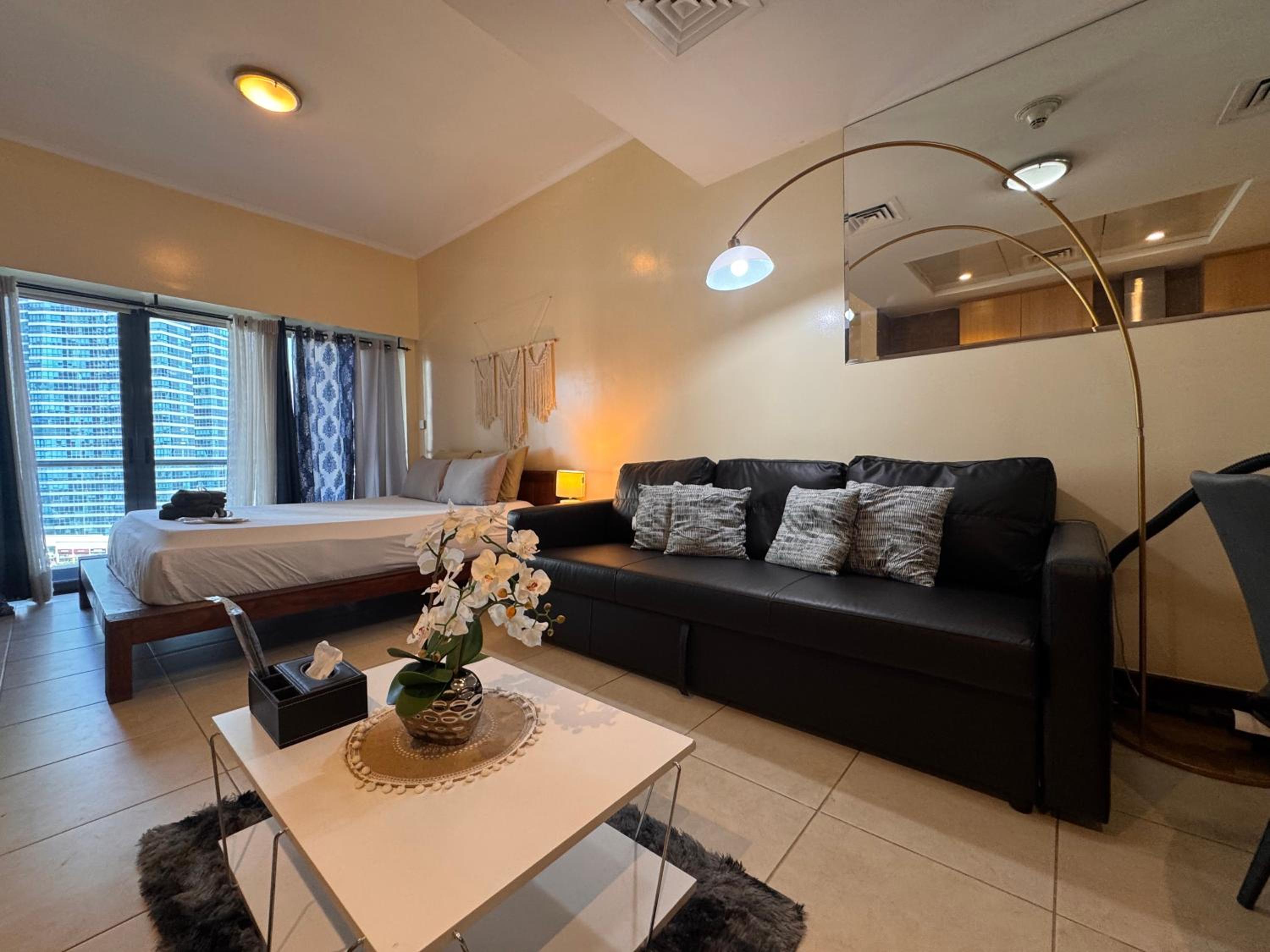 Click Stay - JLT - Studio & Balcony Lakes view Entire Apartment -JN