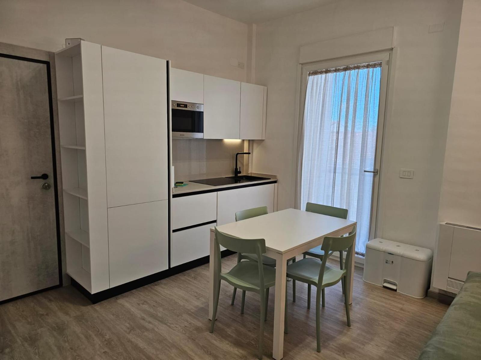 Libra Apartment - near Train Station & Wi-Fi