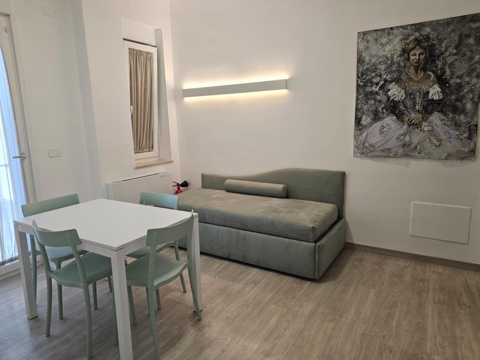 Libra Apartment - near Train Station & Wi-Fi