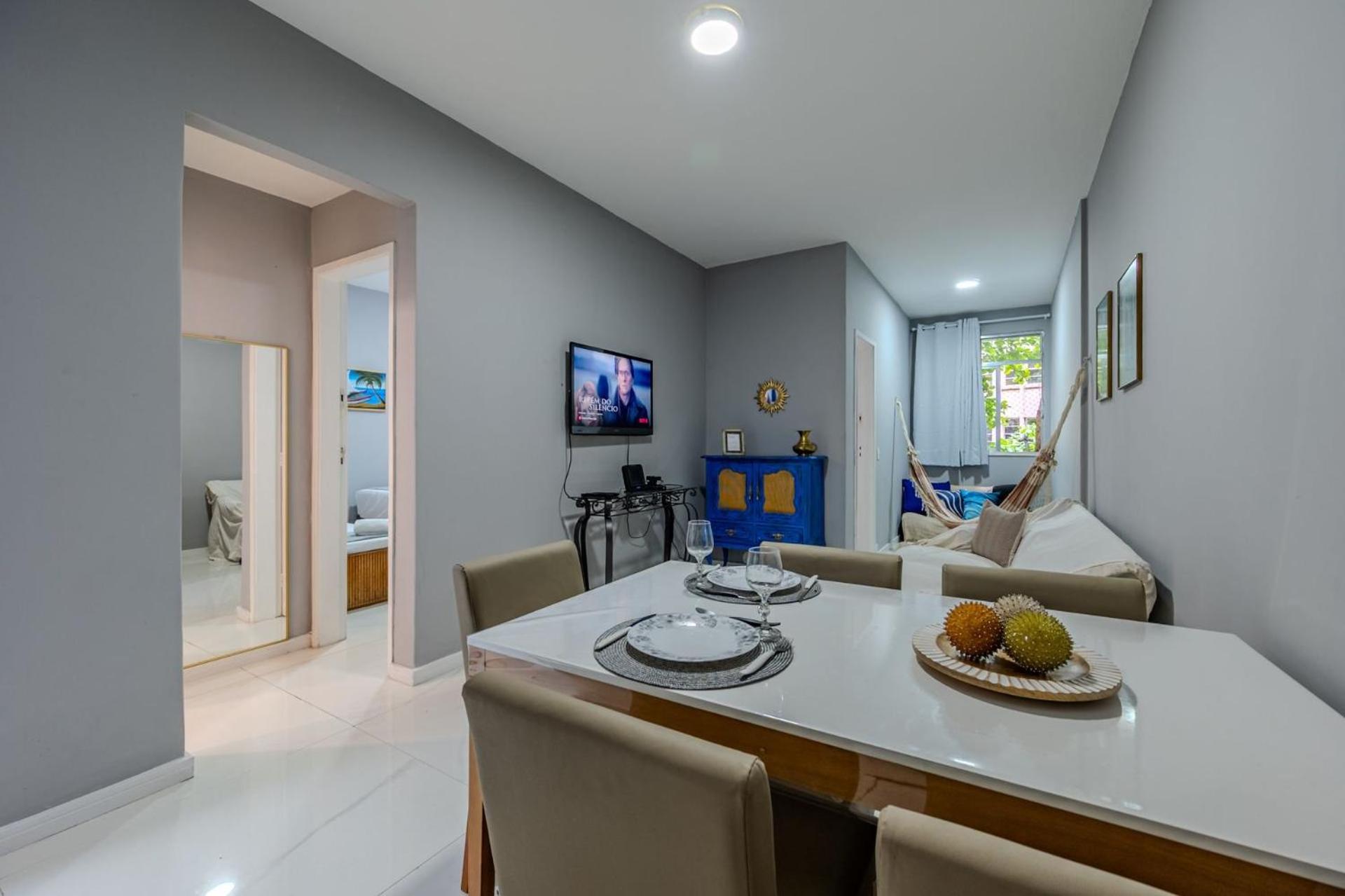 2 bedrooms near Copacabana Beach