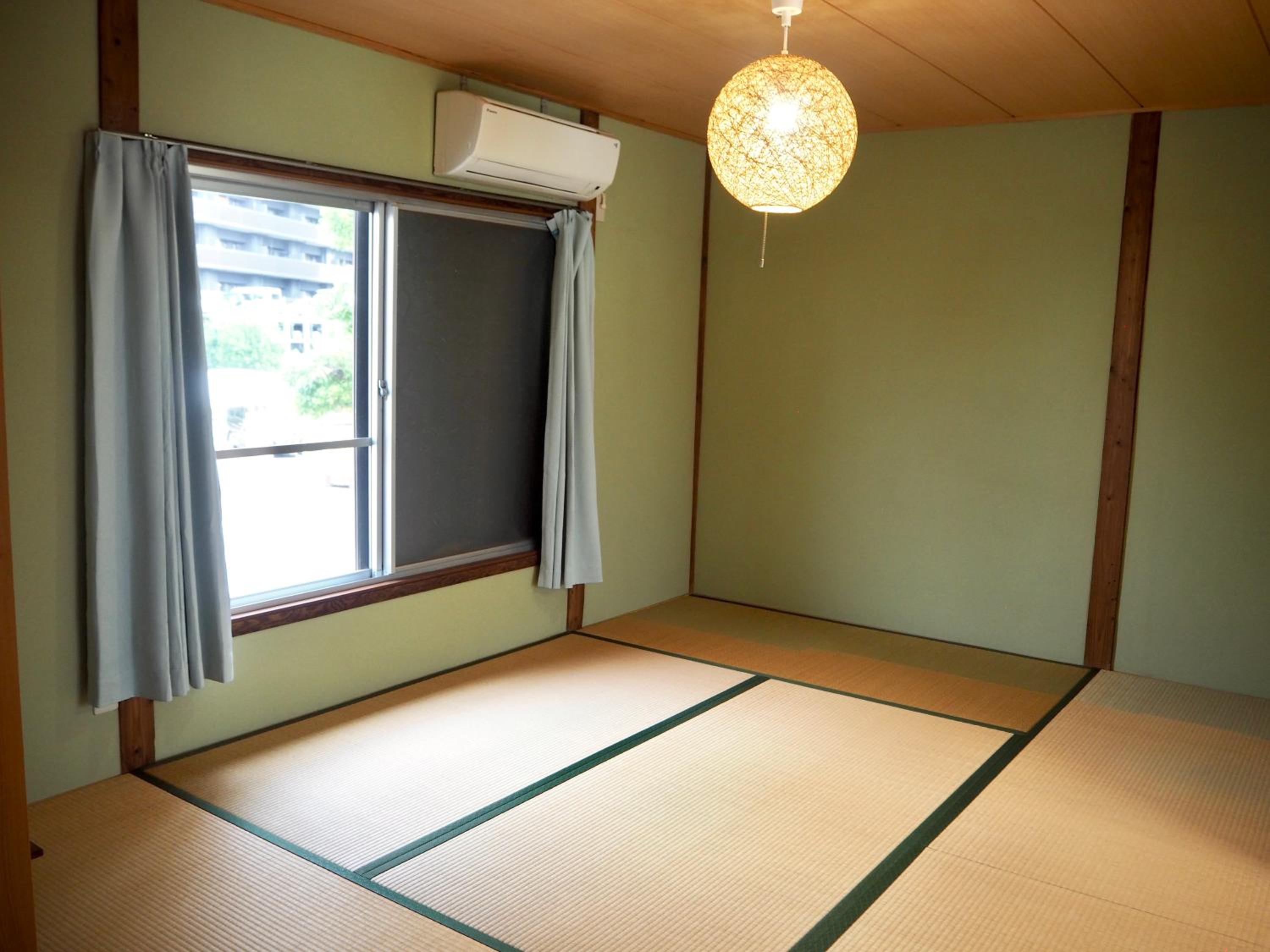 Grand Opening Sale!!! 最大5人まで-関西空港近く-JR日根野駅前-貸切一軒家 Entire House Near Kansai Airport-Max 5 people-The Palm Guest House