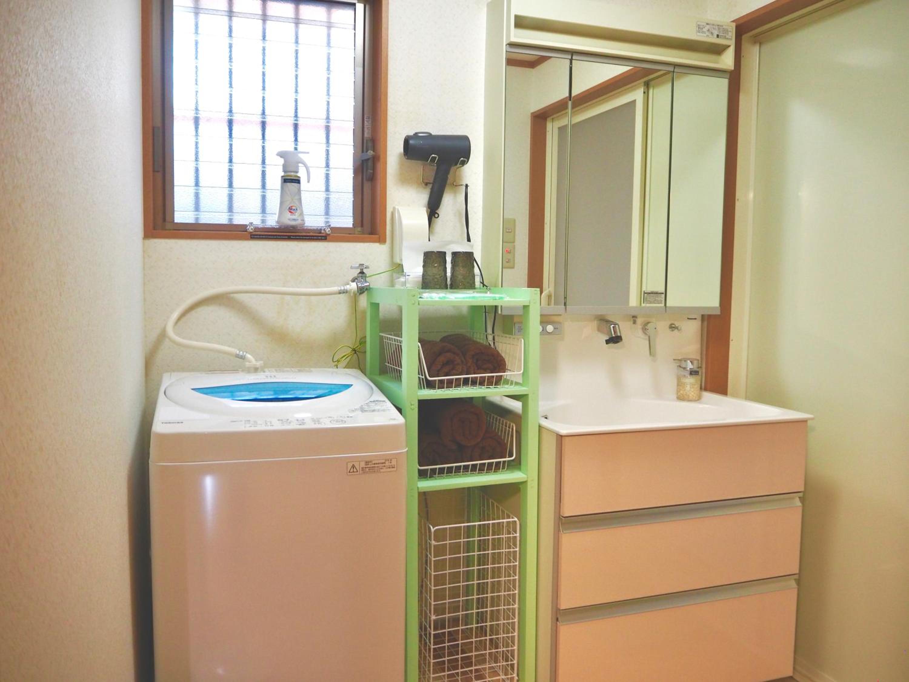 Grand Opening Sale!!! 最大5人まで-関西空港近く-JR日根野駅前-貸切一軒家 Entire House Near Kansai Airport-Max 5 people-The Palm Guest House
