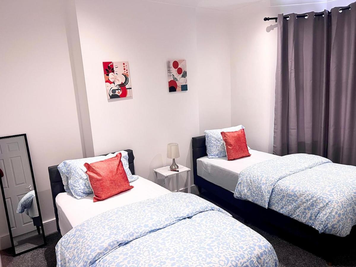 Spacious 4Bedroom - 10mins to London Bridge with Parking & Garden