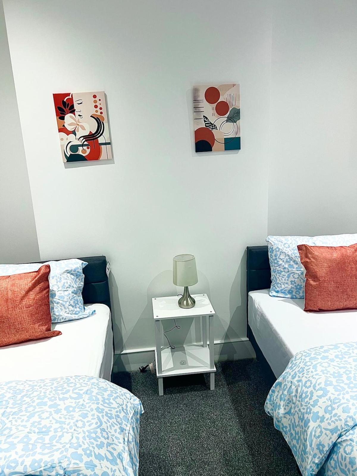 Spacious 4Bedroom - 10mins to London Bridge with Parking & Garden