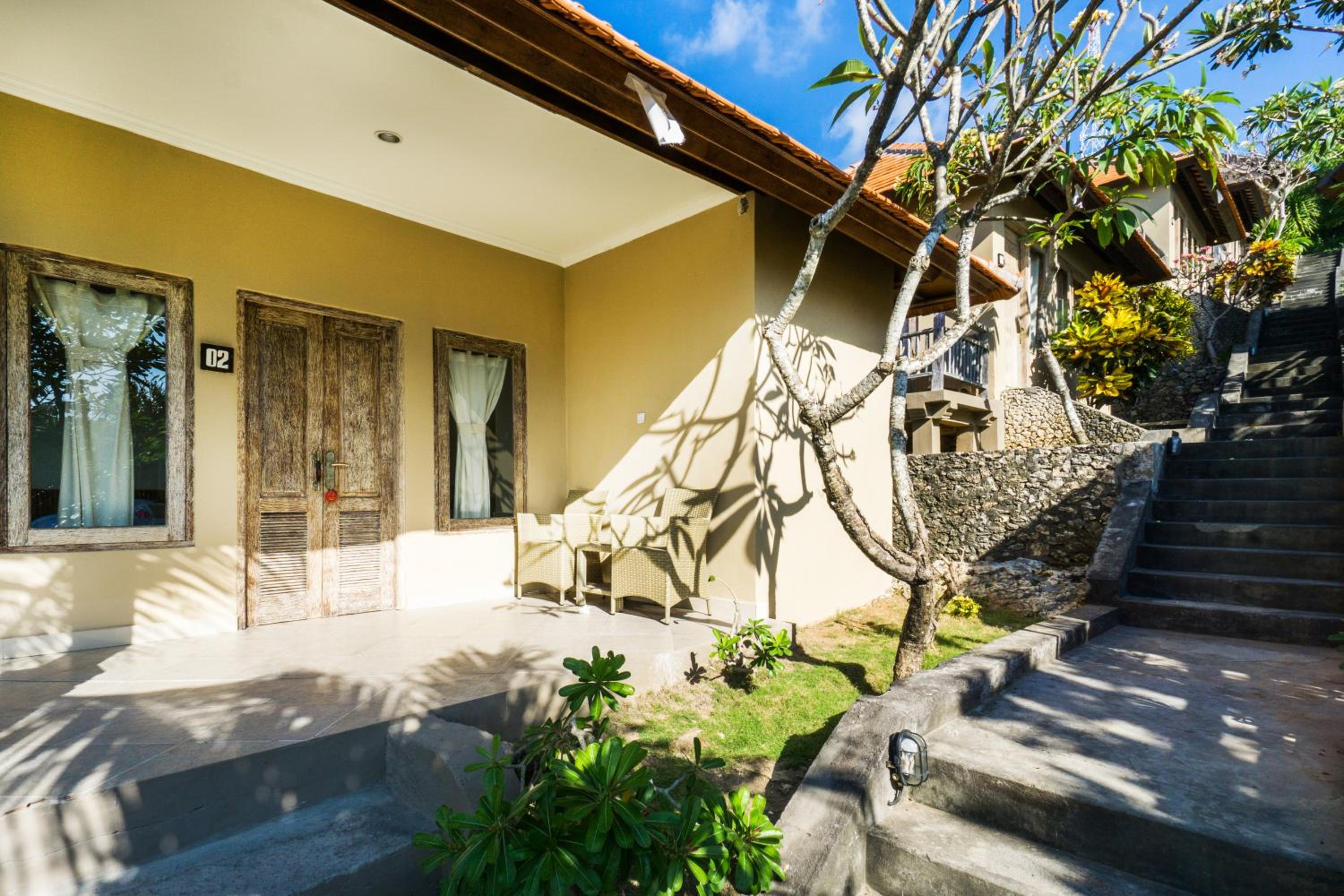 Ware Ware Surf Bungalow Lembongan