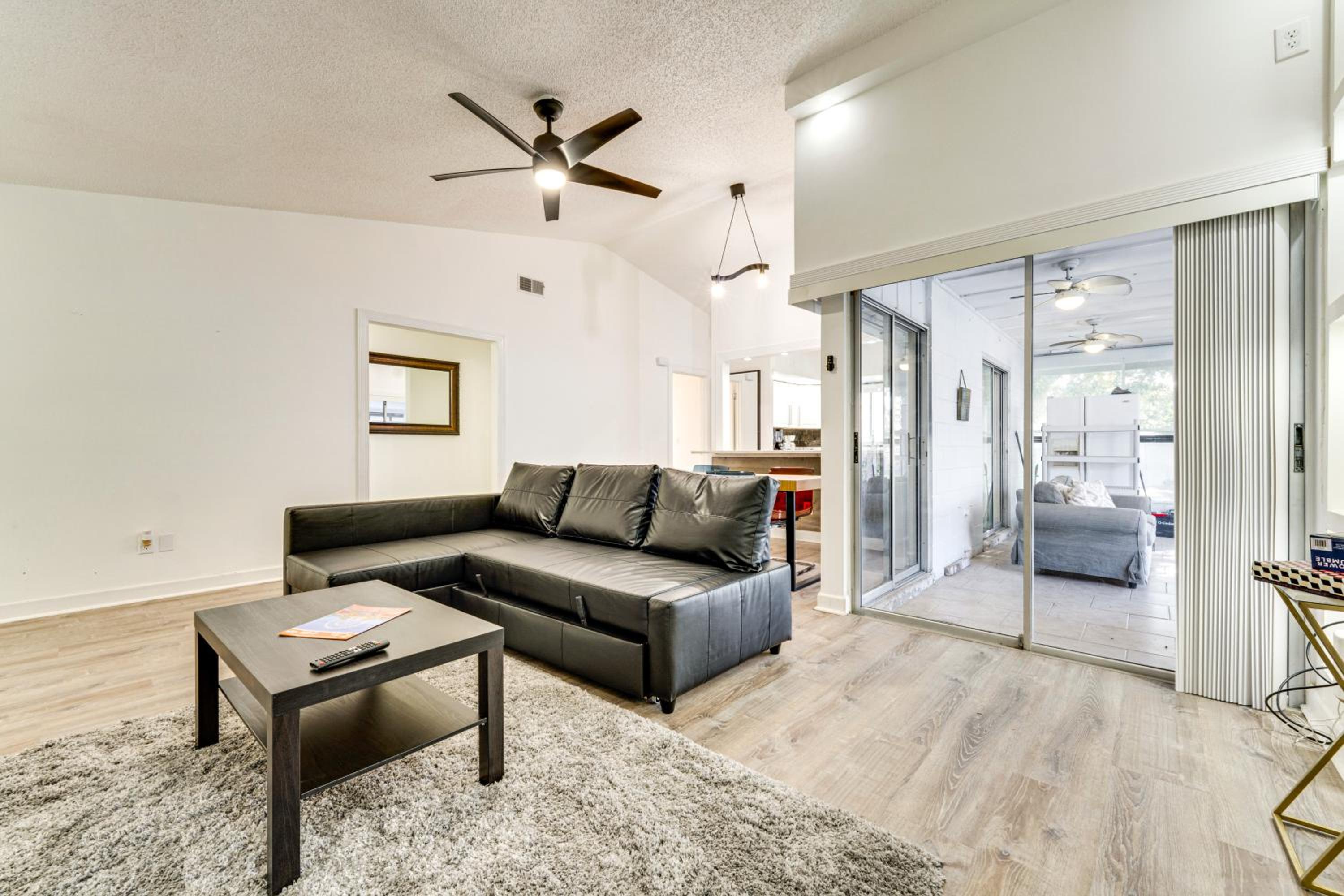 3 Mi to SeaWorld! Suburban Home with Screened Porch