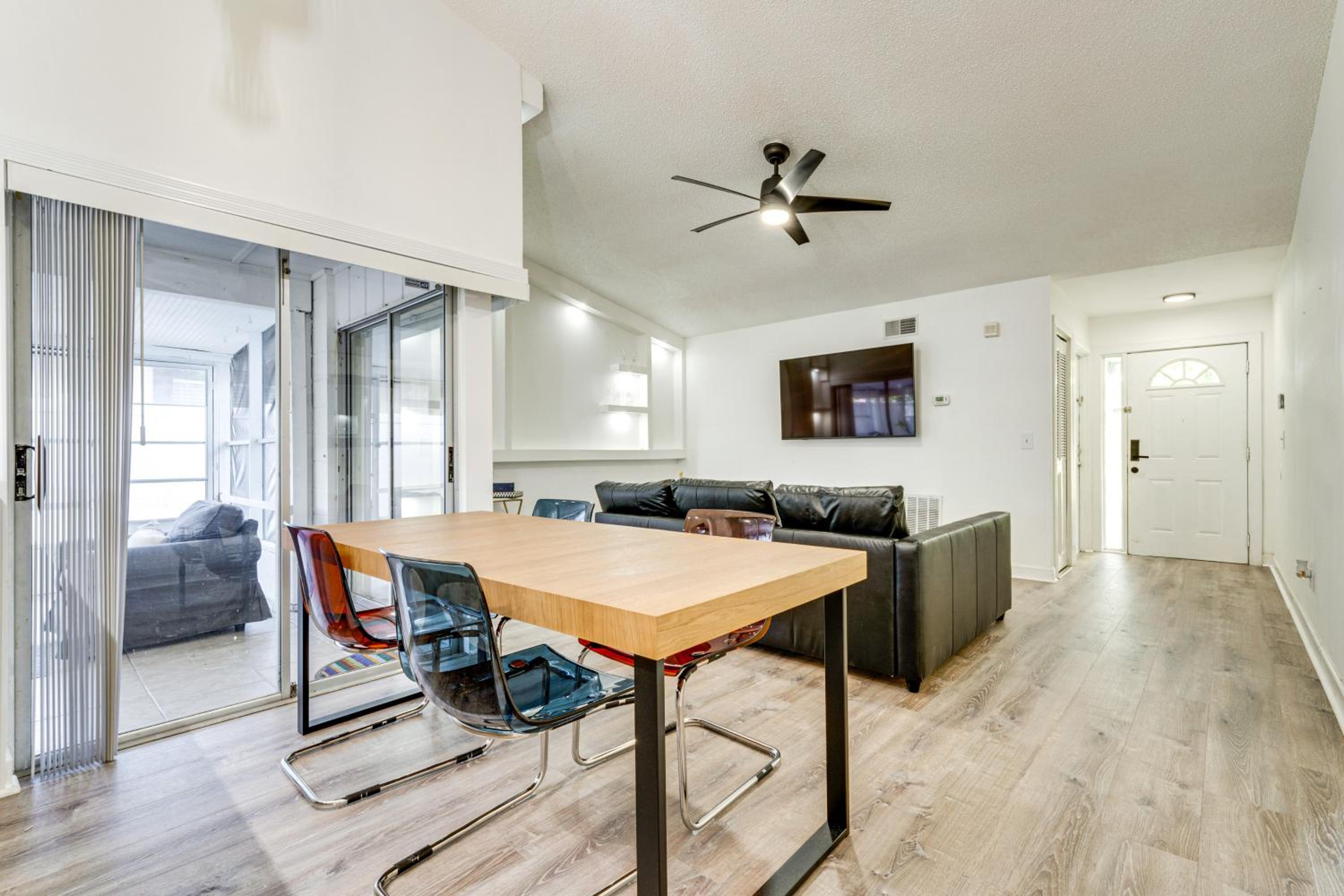 3 Mi to SeaWorld! Suburban Home with Screened Porch