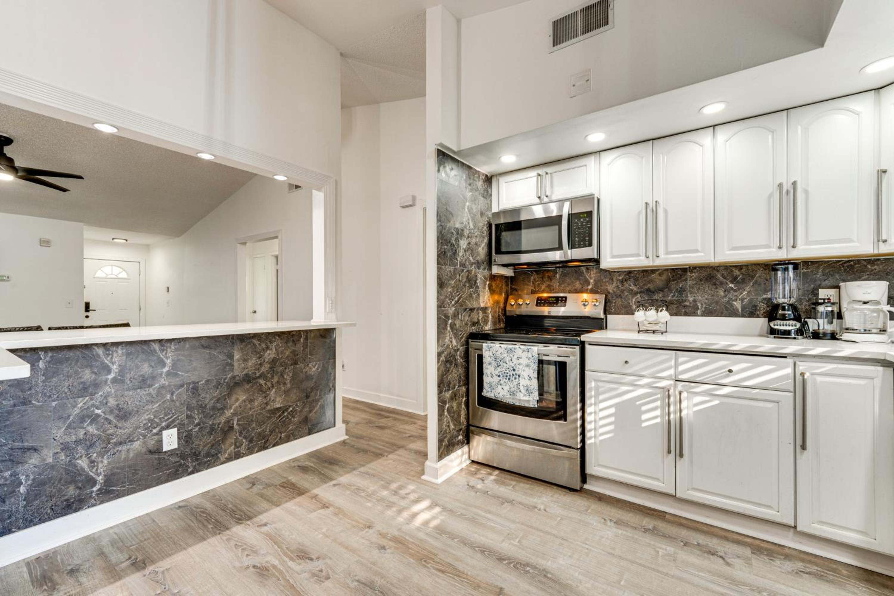 3 Mi to SeaWorld! Suburban Home with Screened Porch