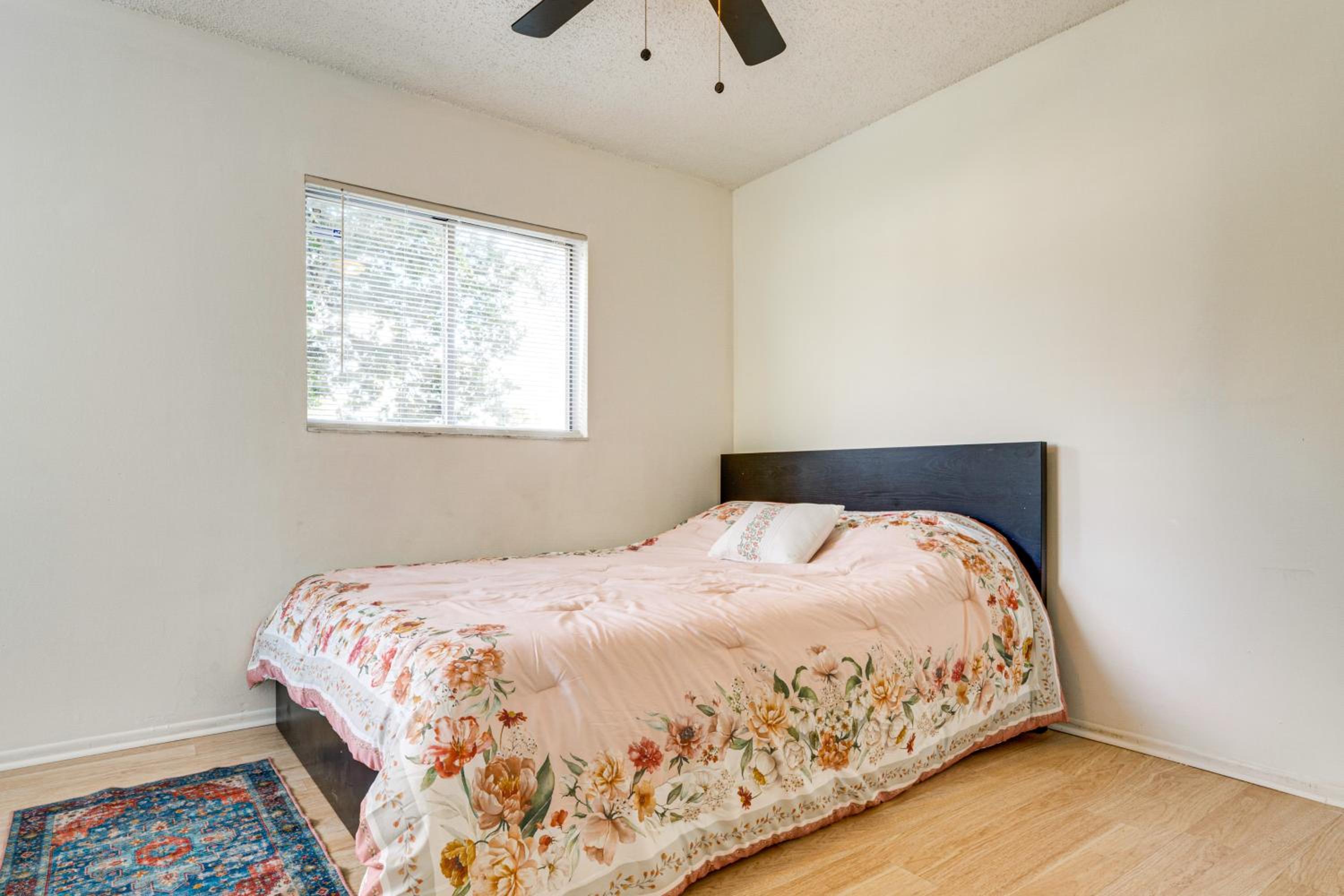 3 Mi to SeaWorld! Suburban Home with Screened Porch