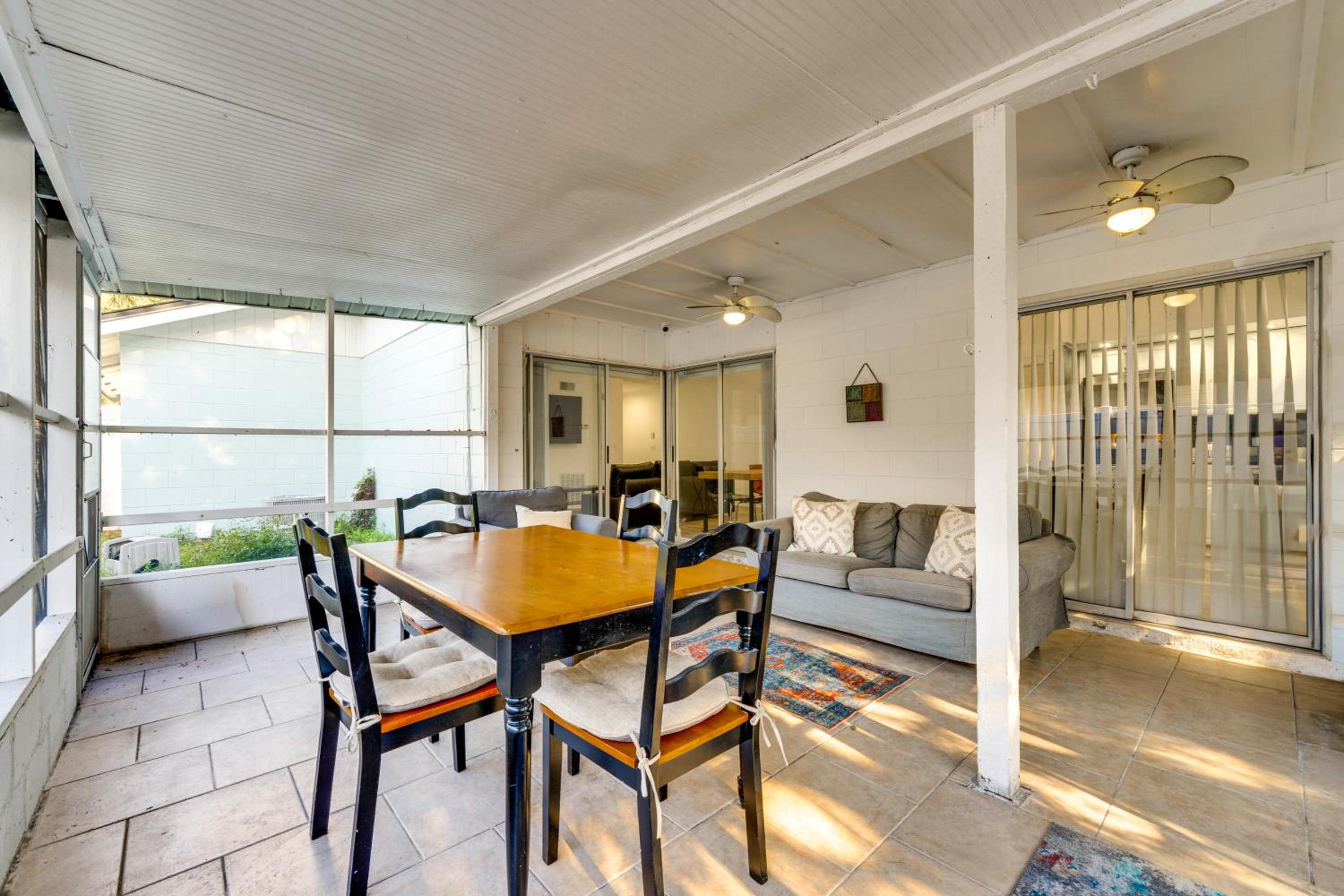 3 Mi to SeaWorld! Suburban Home with Screened Porch