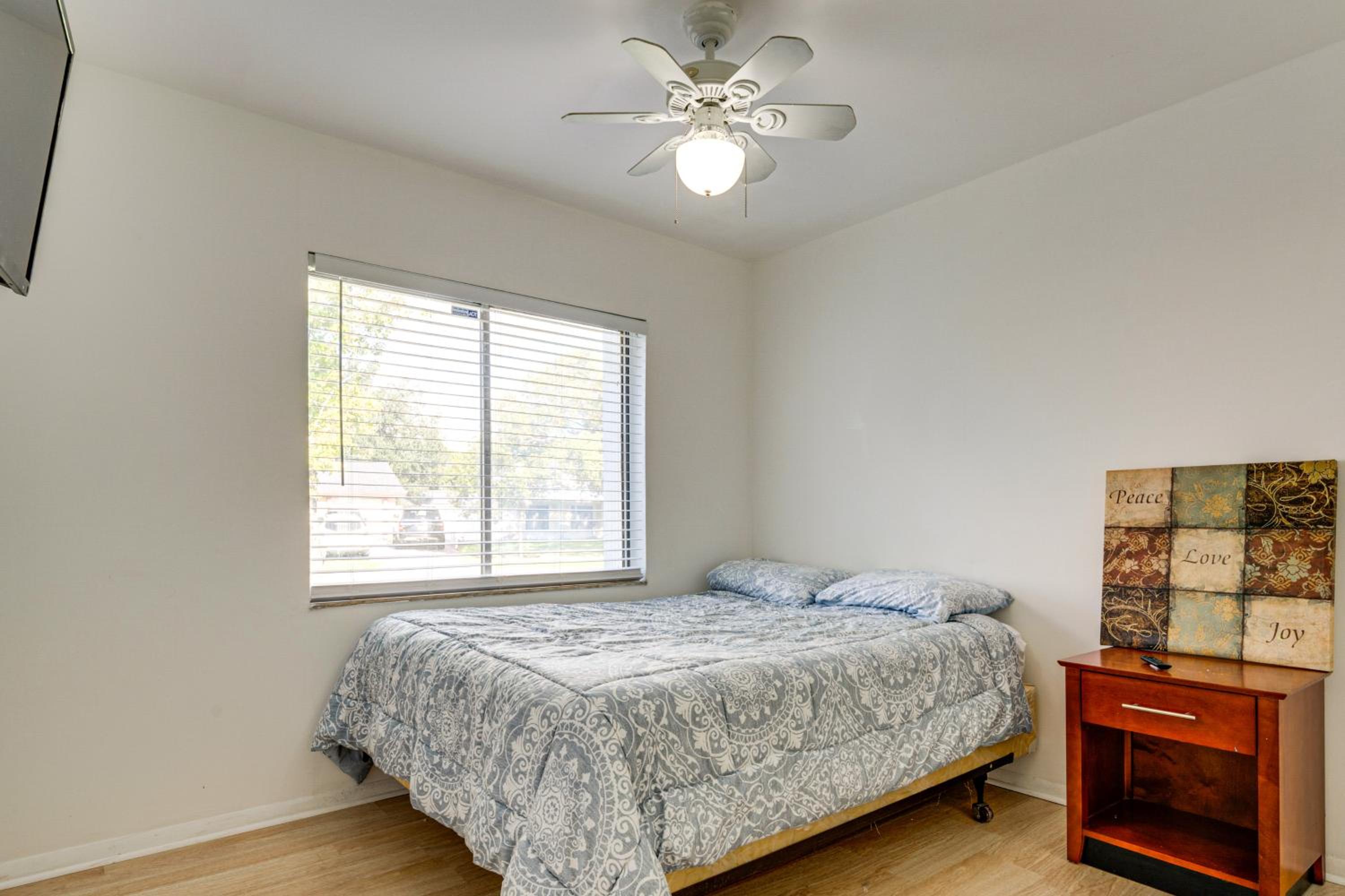 3 Mi to SeaWorld! Suburban Home with Screened Porch