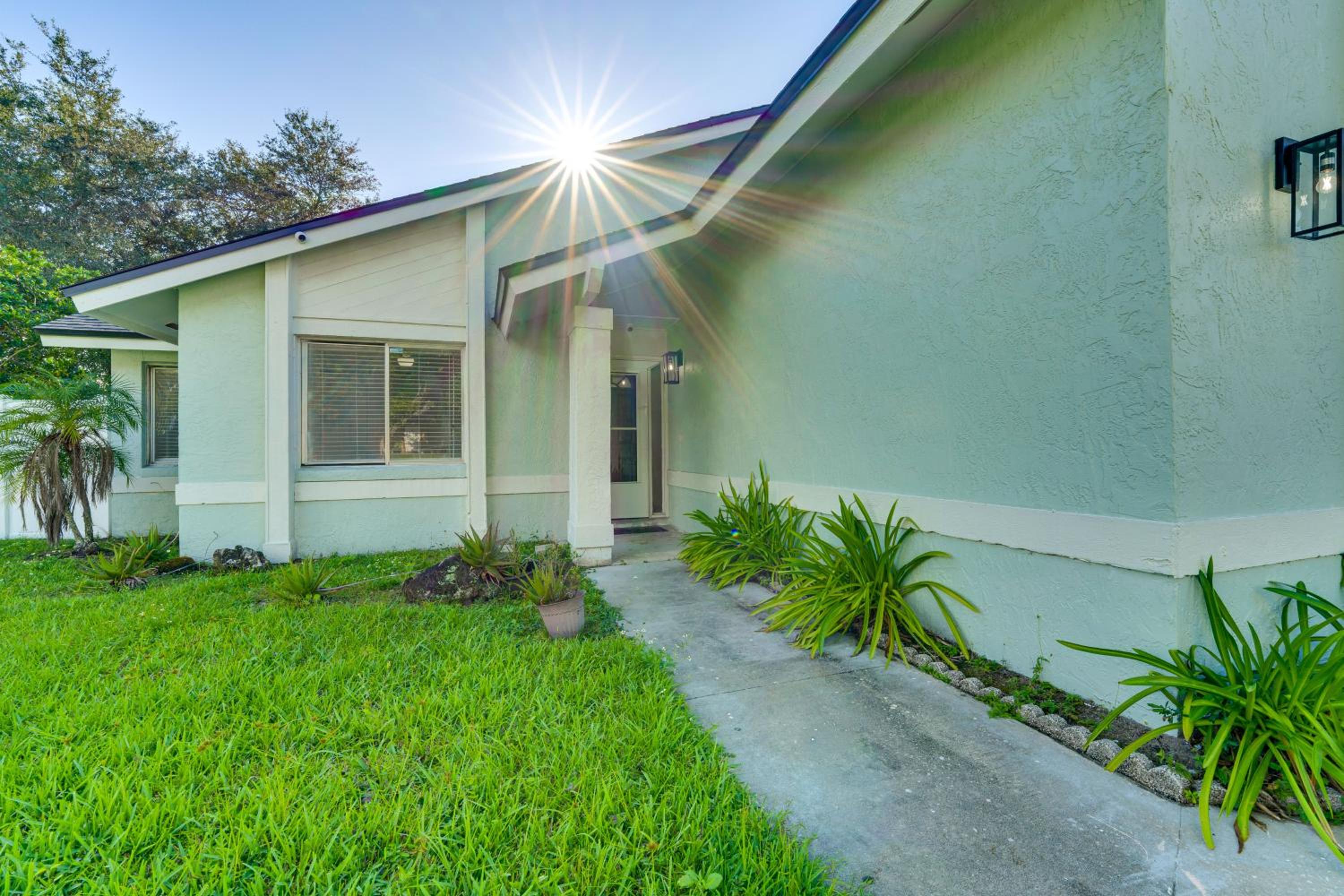3 Mi to SeaWorld! Suburban Home with Screened Porch