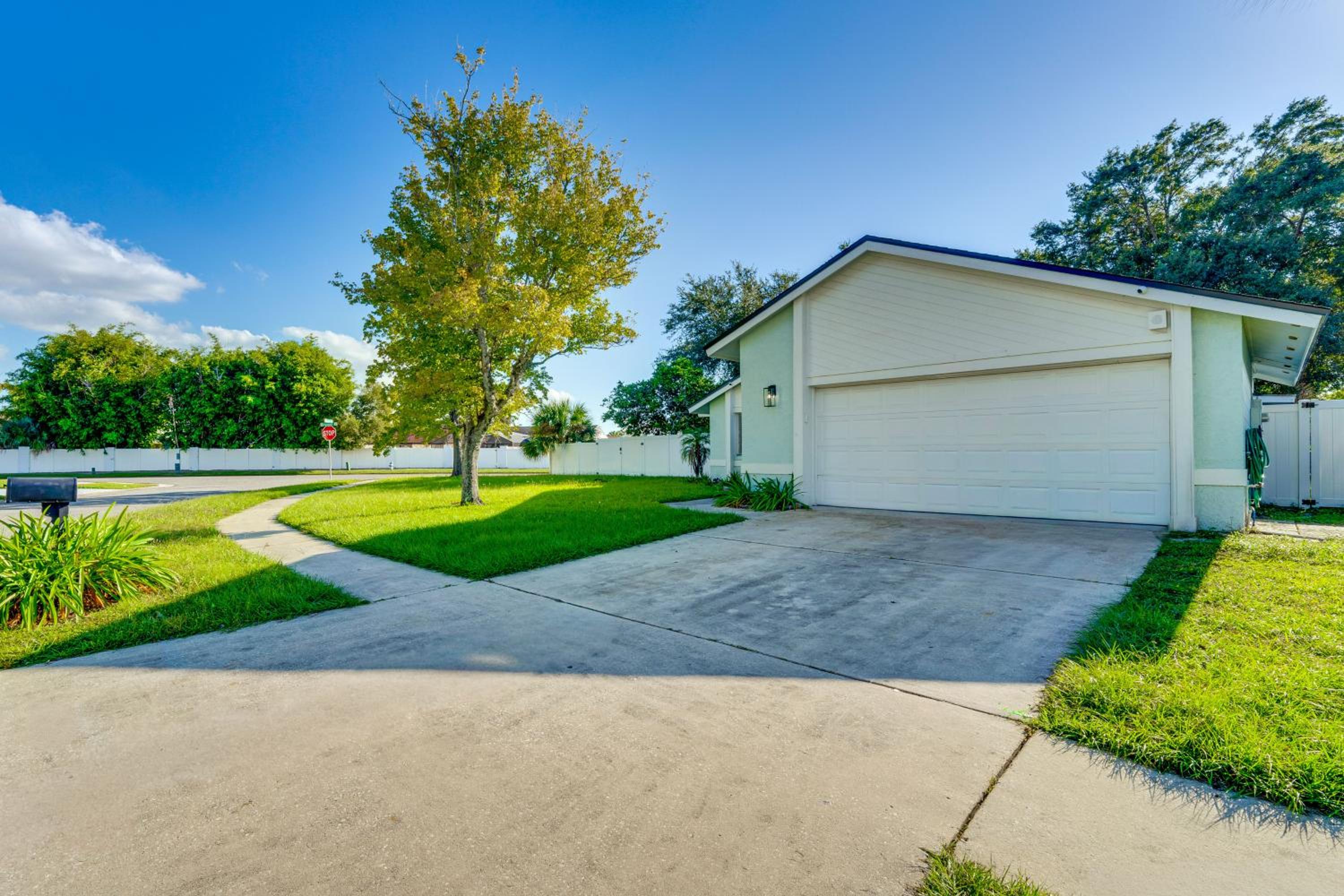 3 Mi to SeaWorld! Suburban Home with Screened Porch