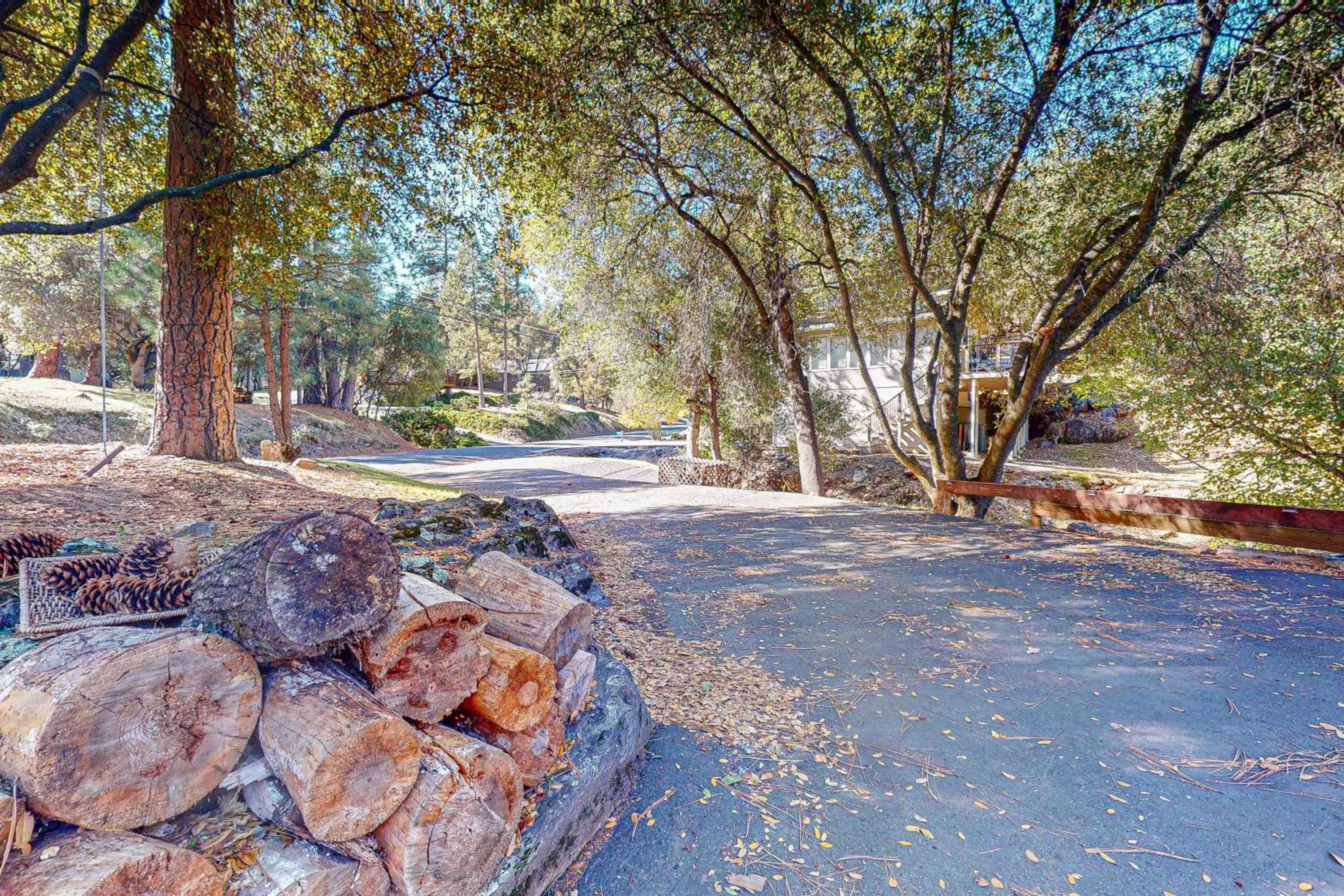4BR Home Near Yosemite with Pool Table