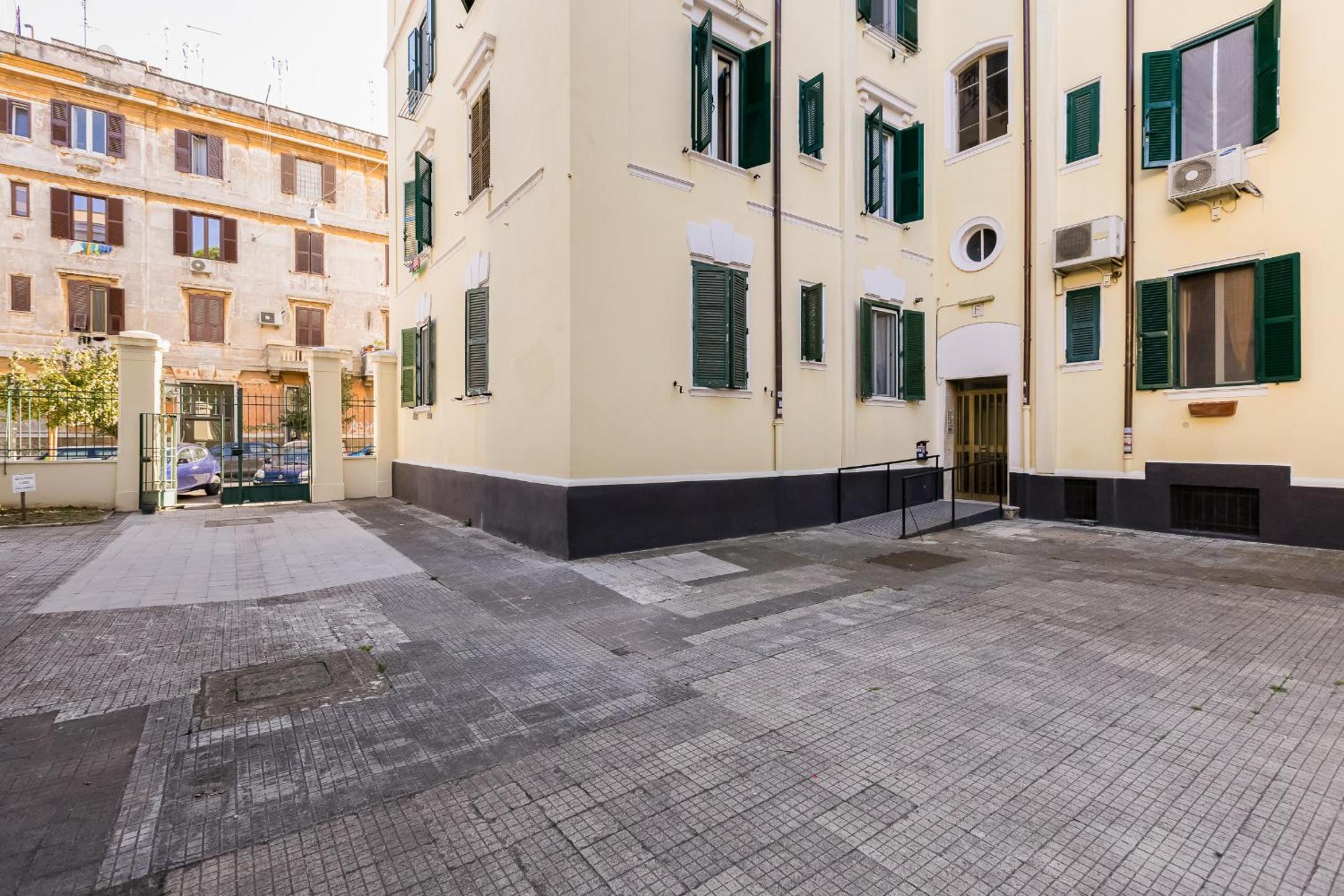 Testaccio Patty Flat