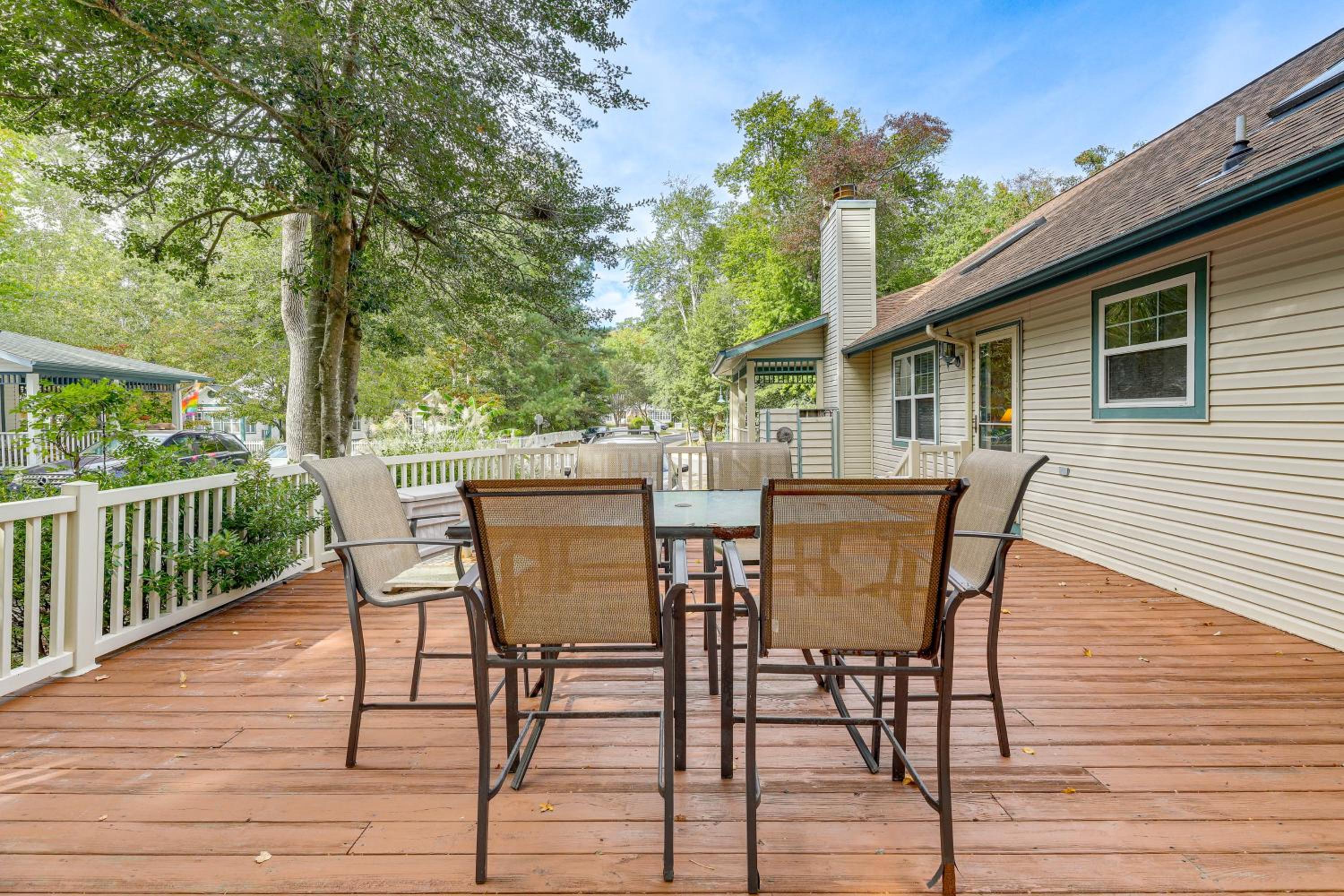 2 Mi to Bethany Beach! Family Getaway with Deck