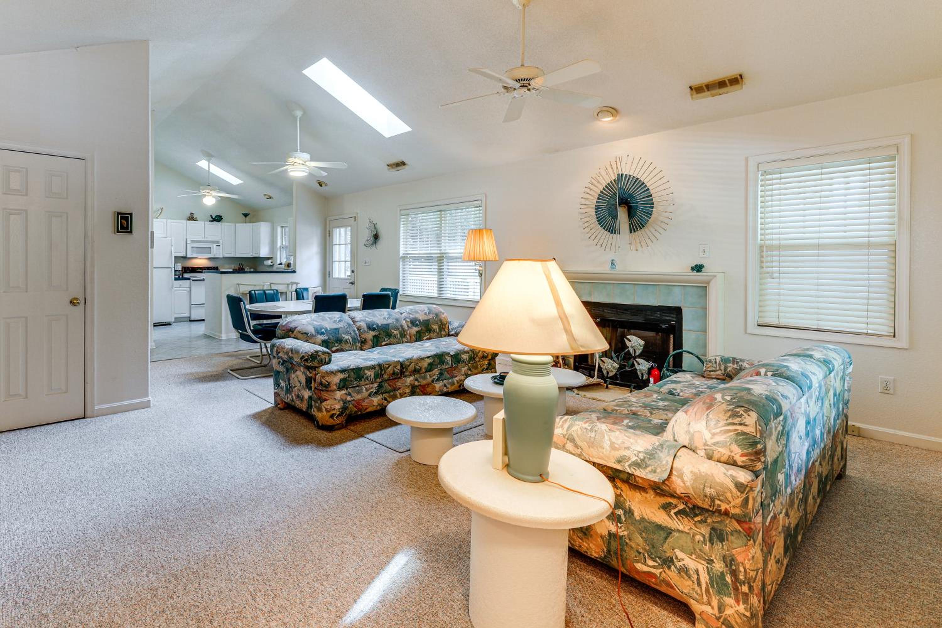2 Mi to Bethany Beach! Family Getaway with Deck