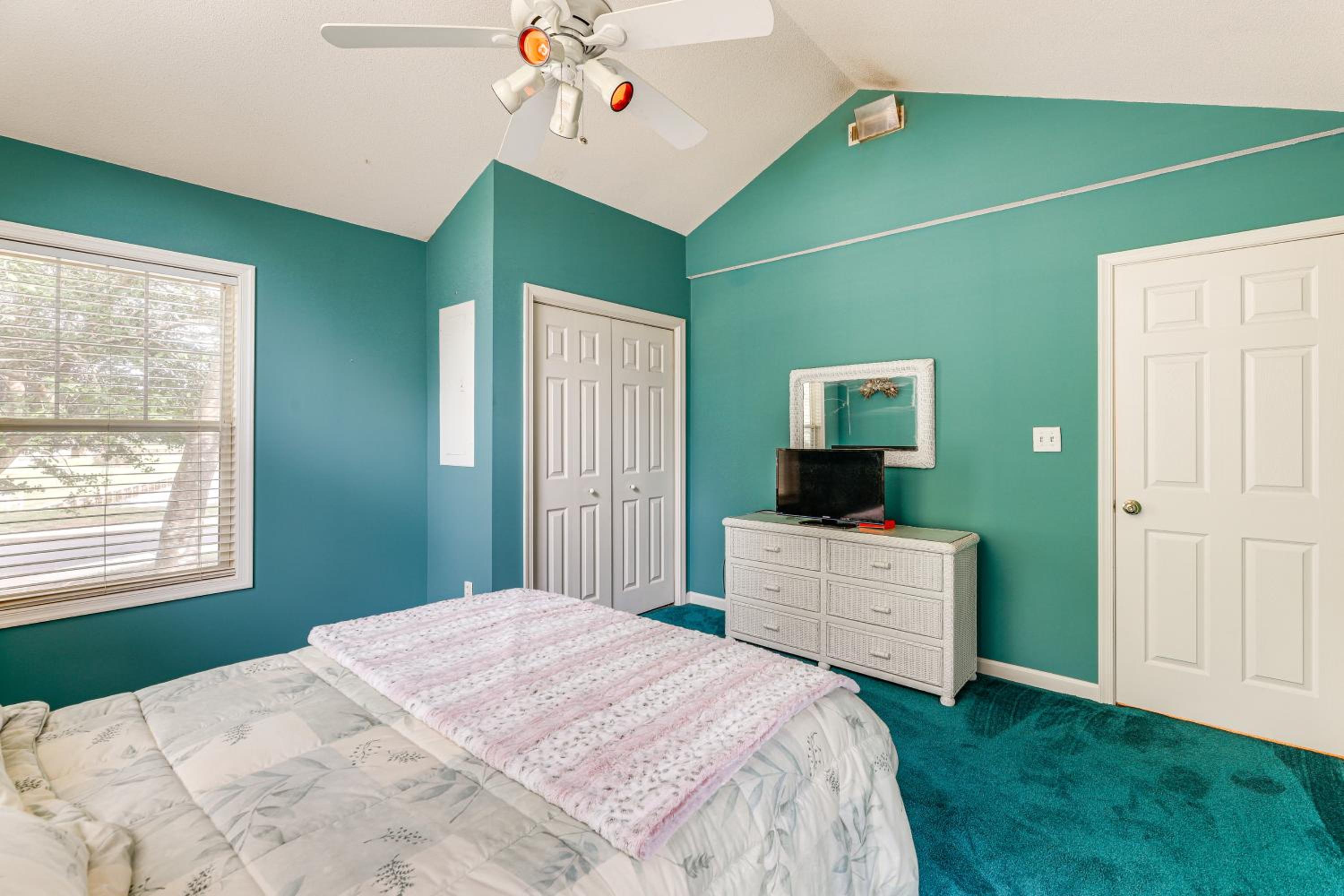 2 Mi to Bethany Beach! Family Getaway with Deck