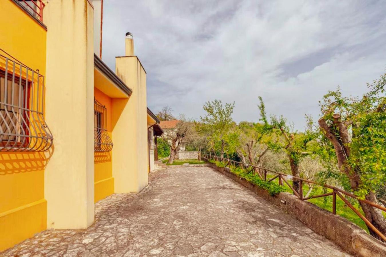 Panoramic Villa with Exclusive Pool in Irpinia