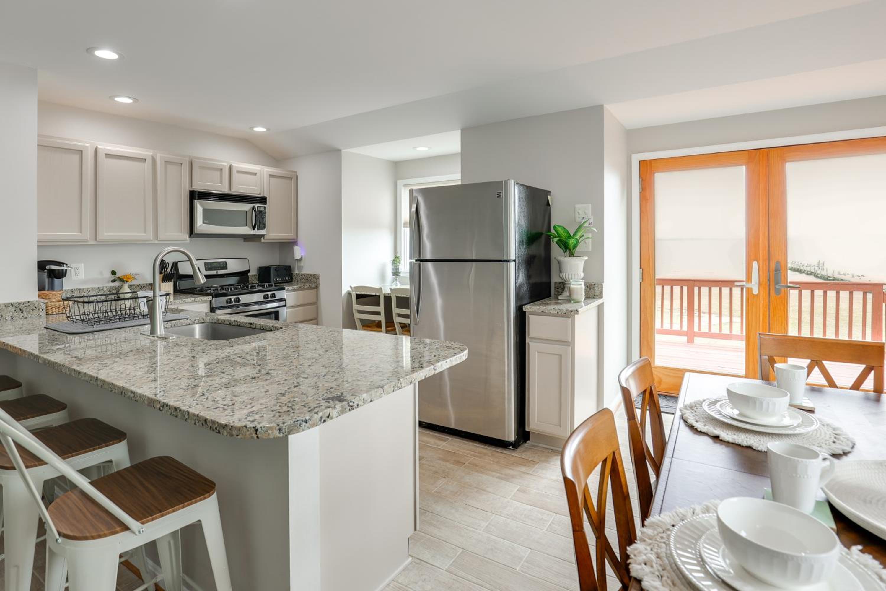 Chesapeake Bay Views and Private Deck Cozy Cottage