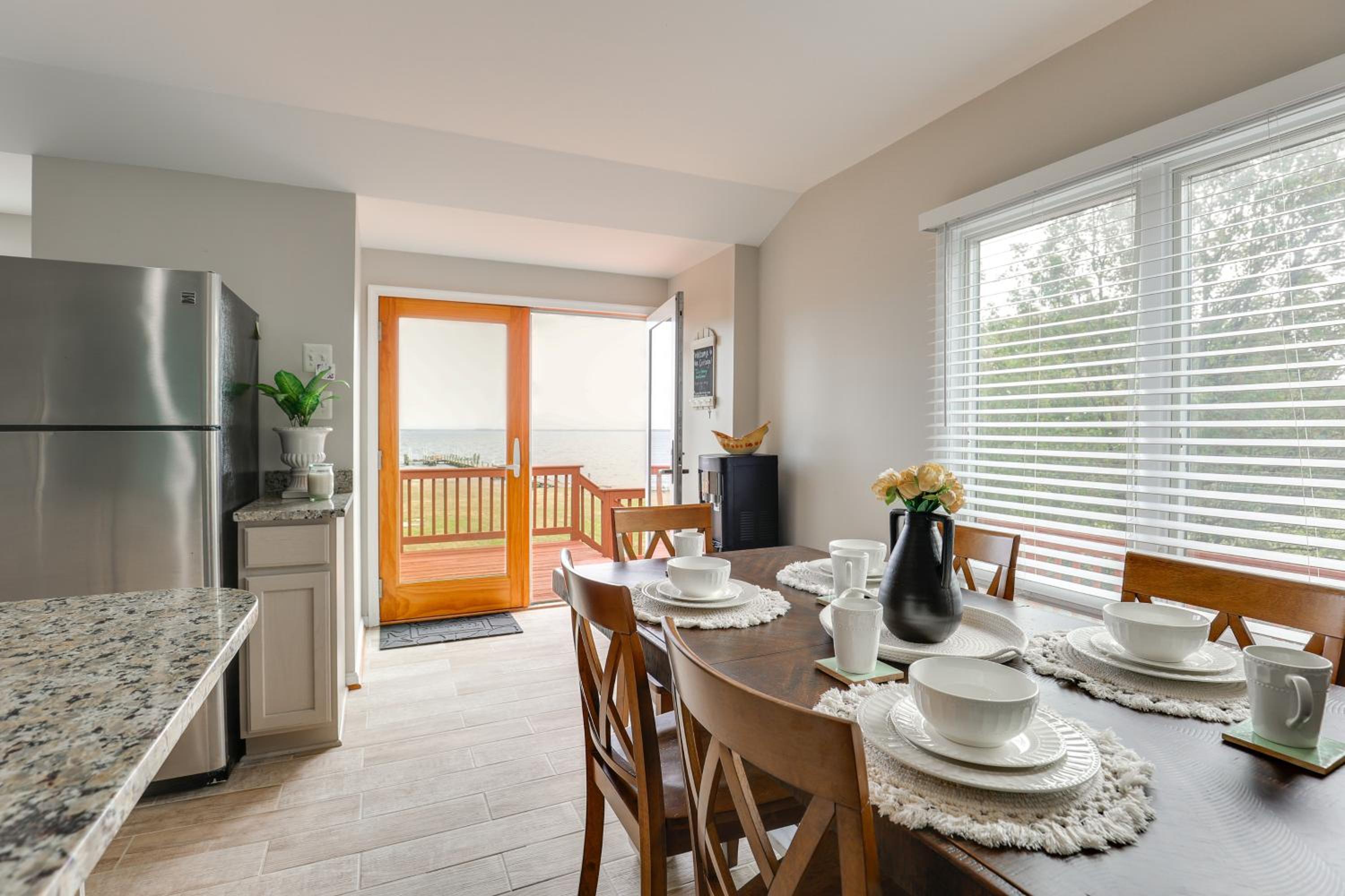 Chesapeake Bay Views and Private Deck Cozy Cottage