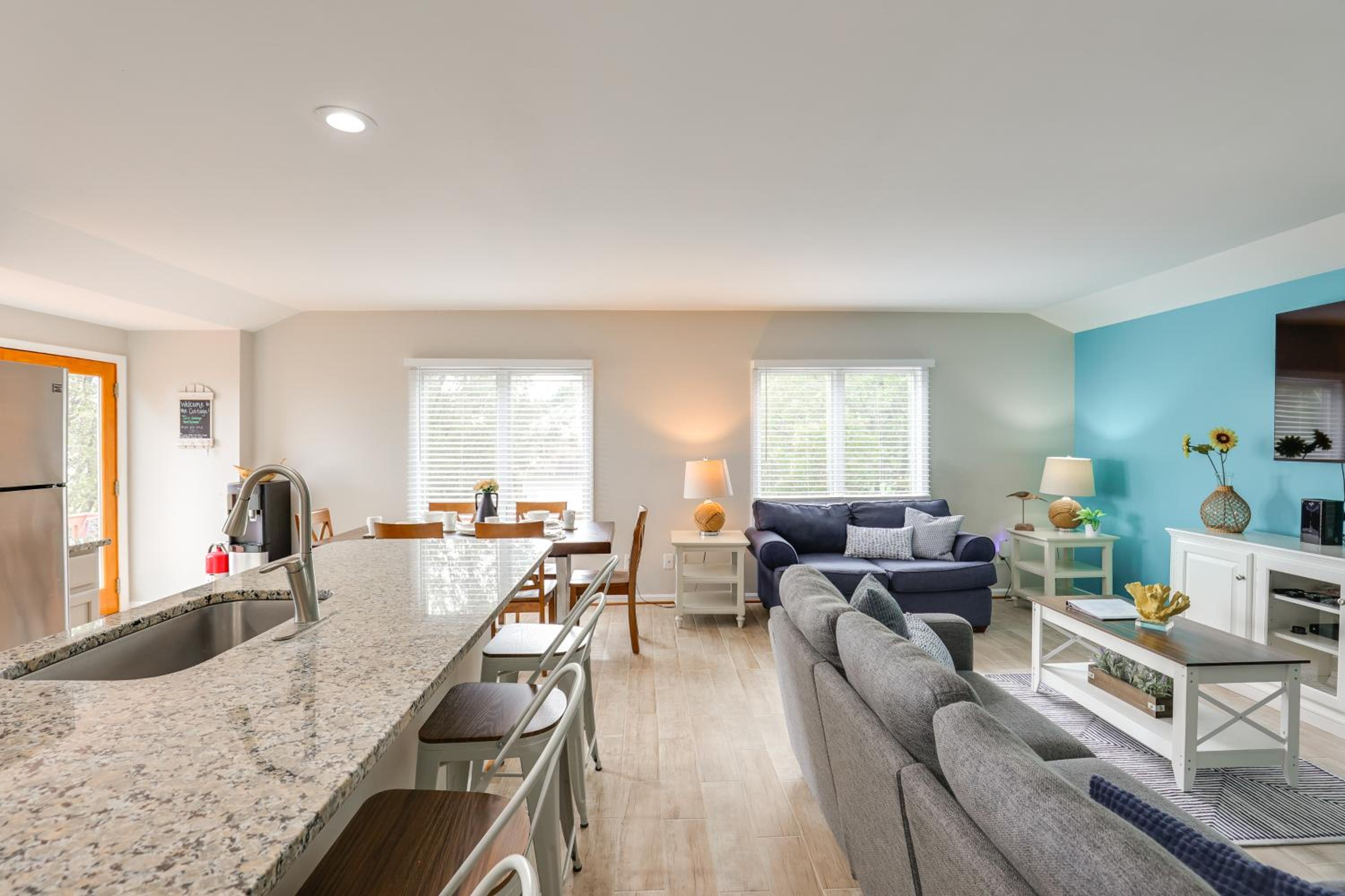 Chesapeake Bay Views and Private Deck Cozy Cottage