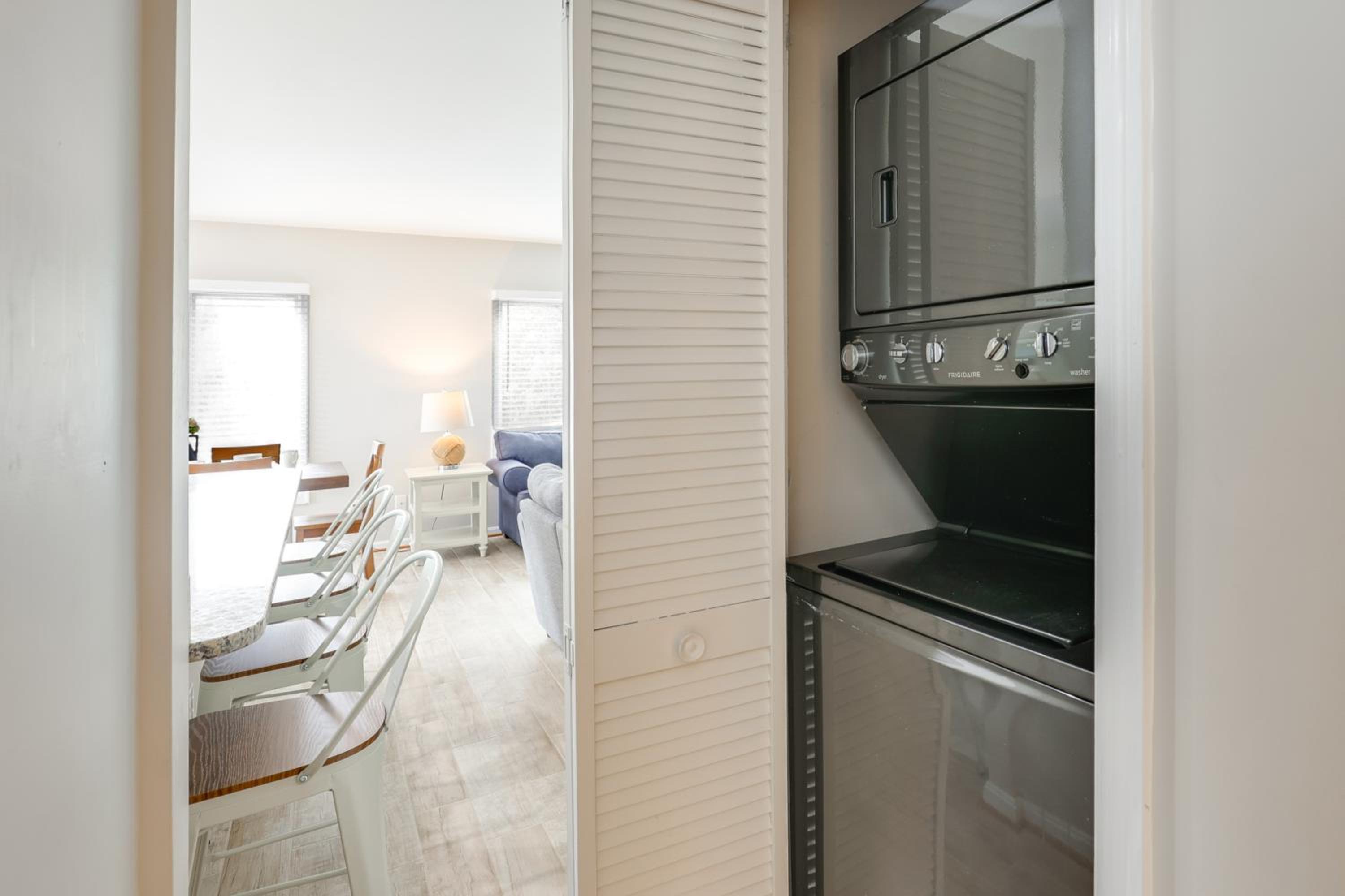 Chesapeake Bay Views and Private Deck Cozy Cottage