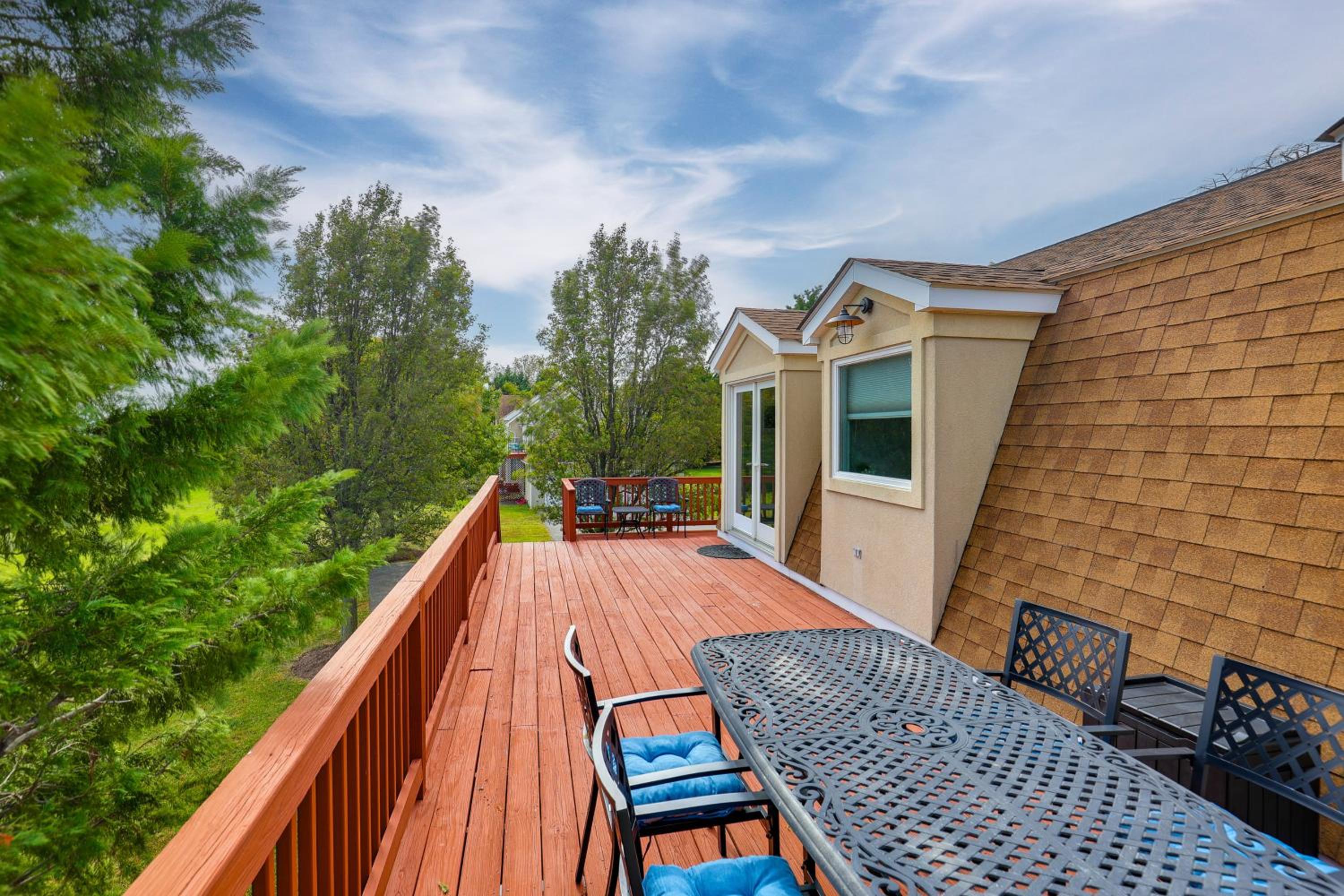 Chesapeake Bay Views and Private Deck Cozy Cottage