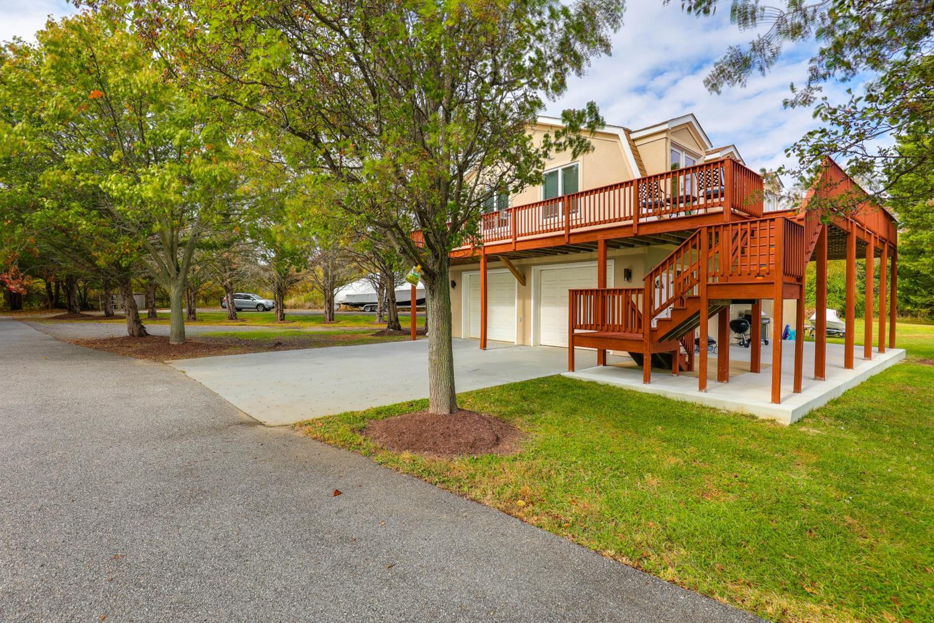 Chesapeake Bay Views and Private Deck Cozy Cottage