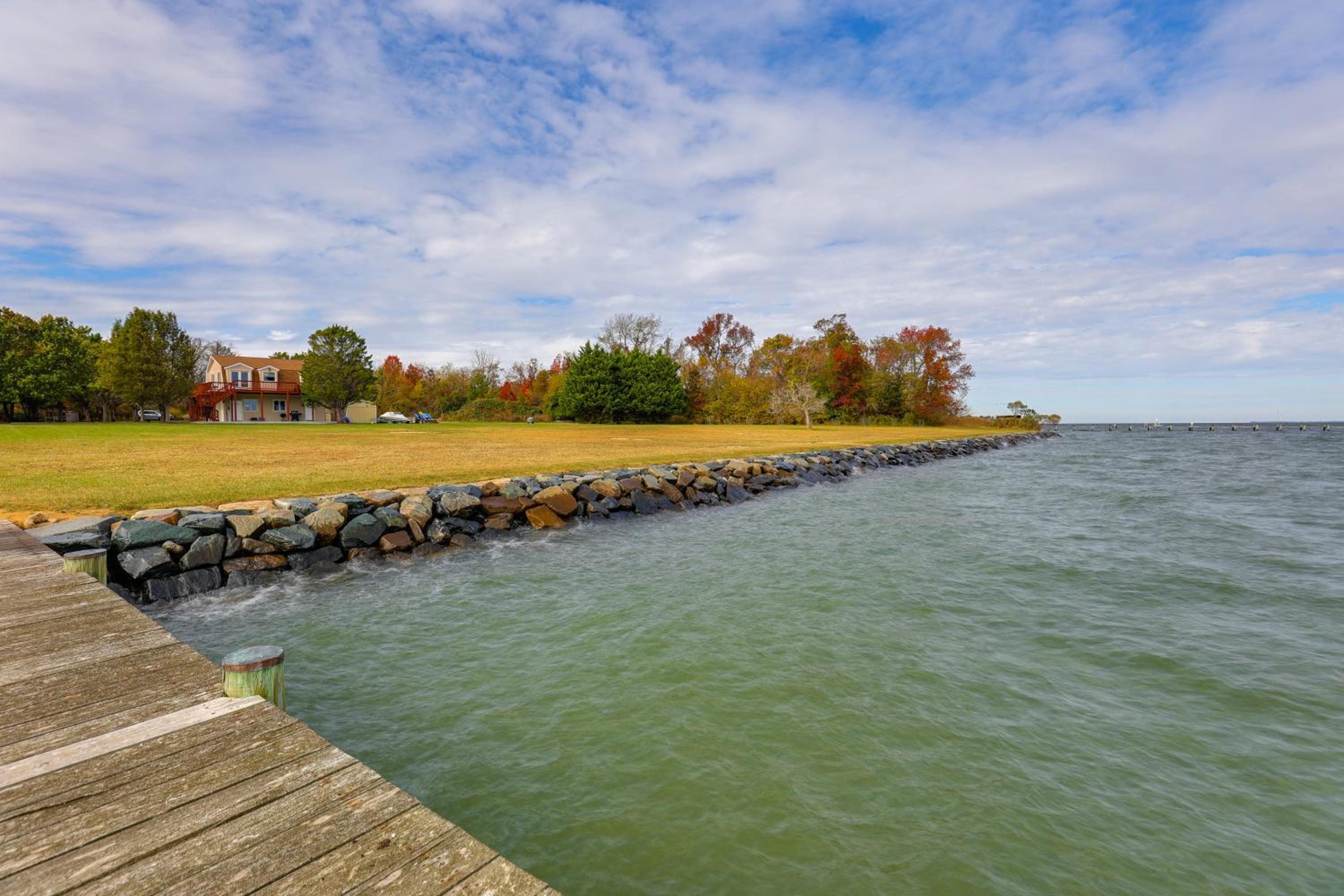 Chesapeake Bay Views and Private Deck Cozy Cottage