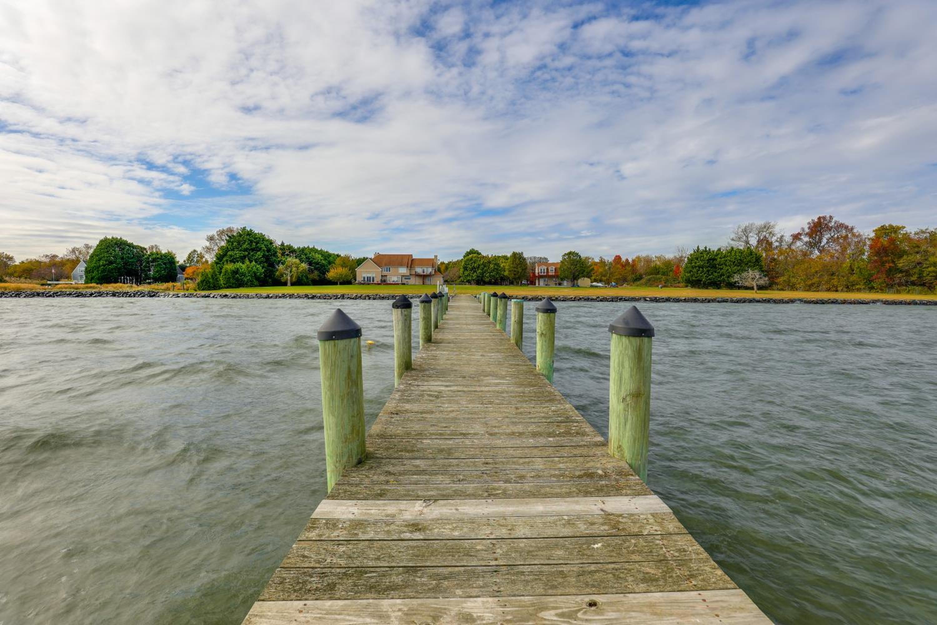 Chesapeake Bay Views and Private Deck Cozy Cottage
