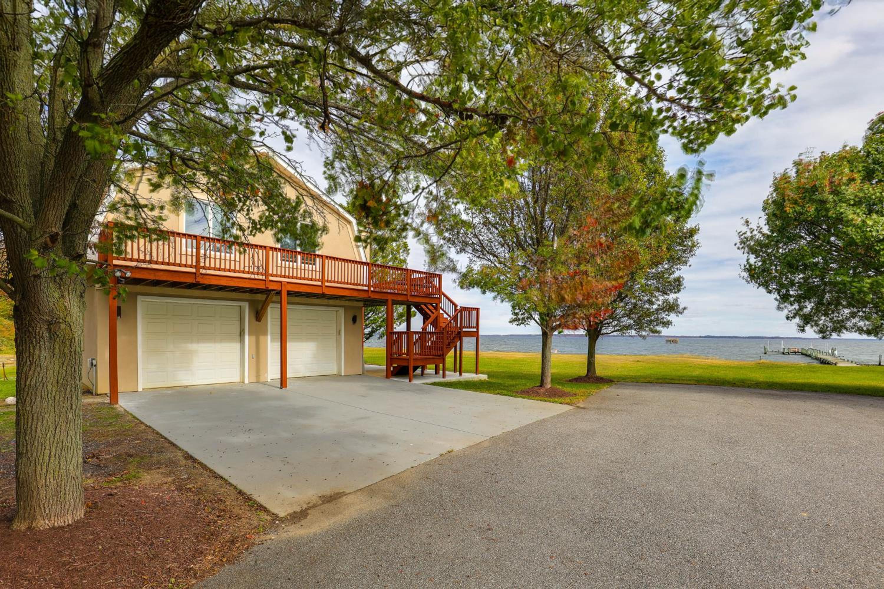 Chesapeake Bay Views and Private Deck Cozy Cottage
