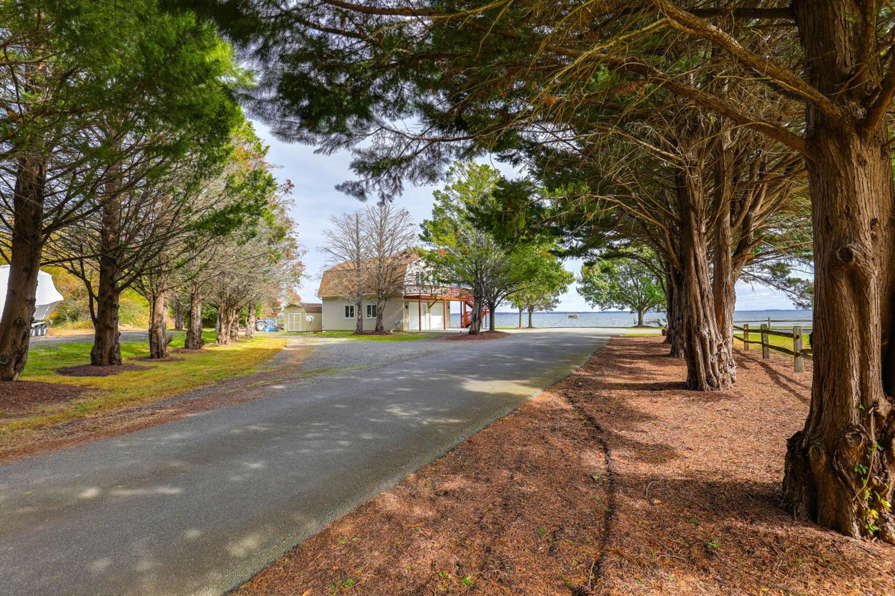Chesapeake Bay Views and Private Deck Cozy Cottage