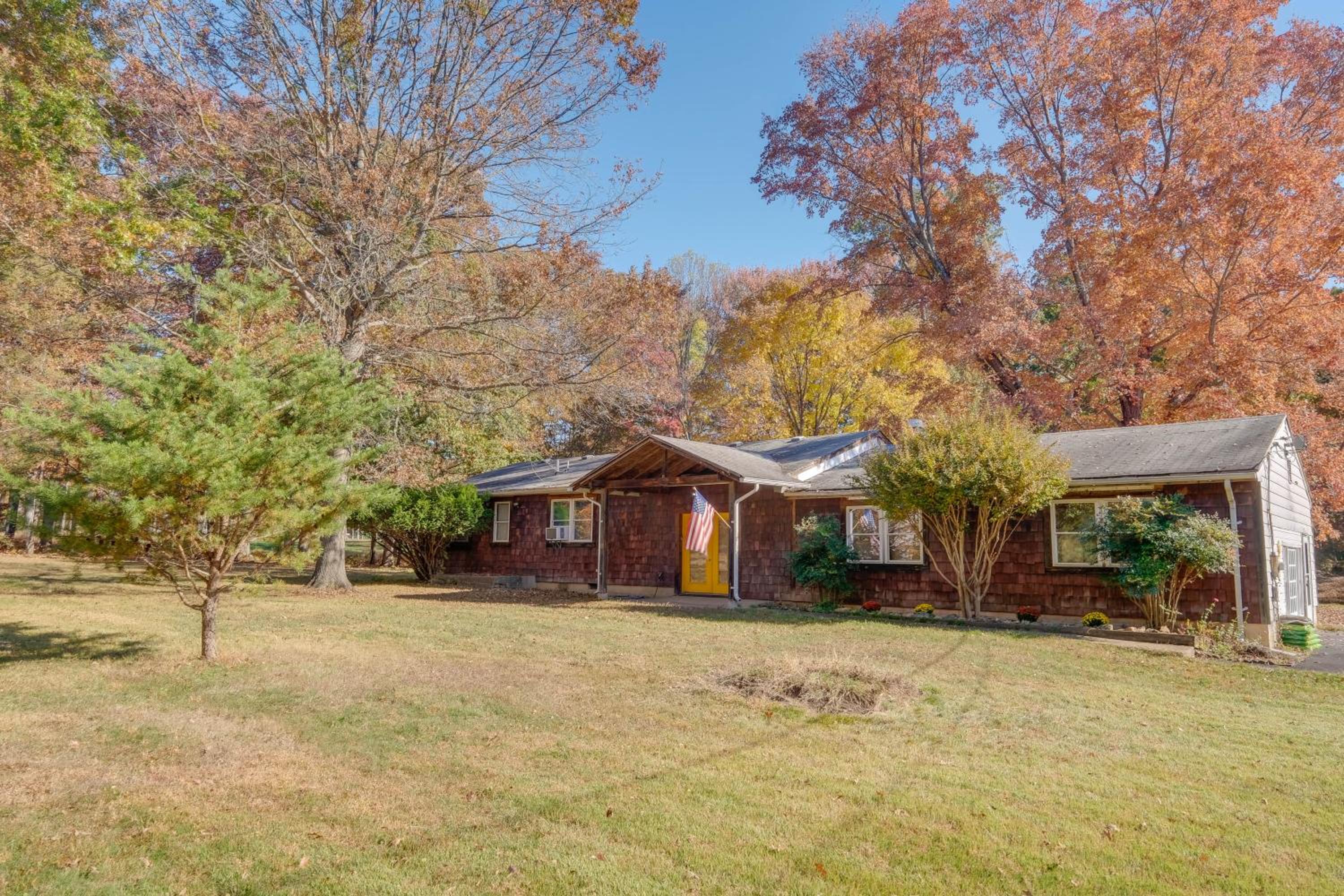 Countryside Cottage on 5 Acres! Easy Commute to DC