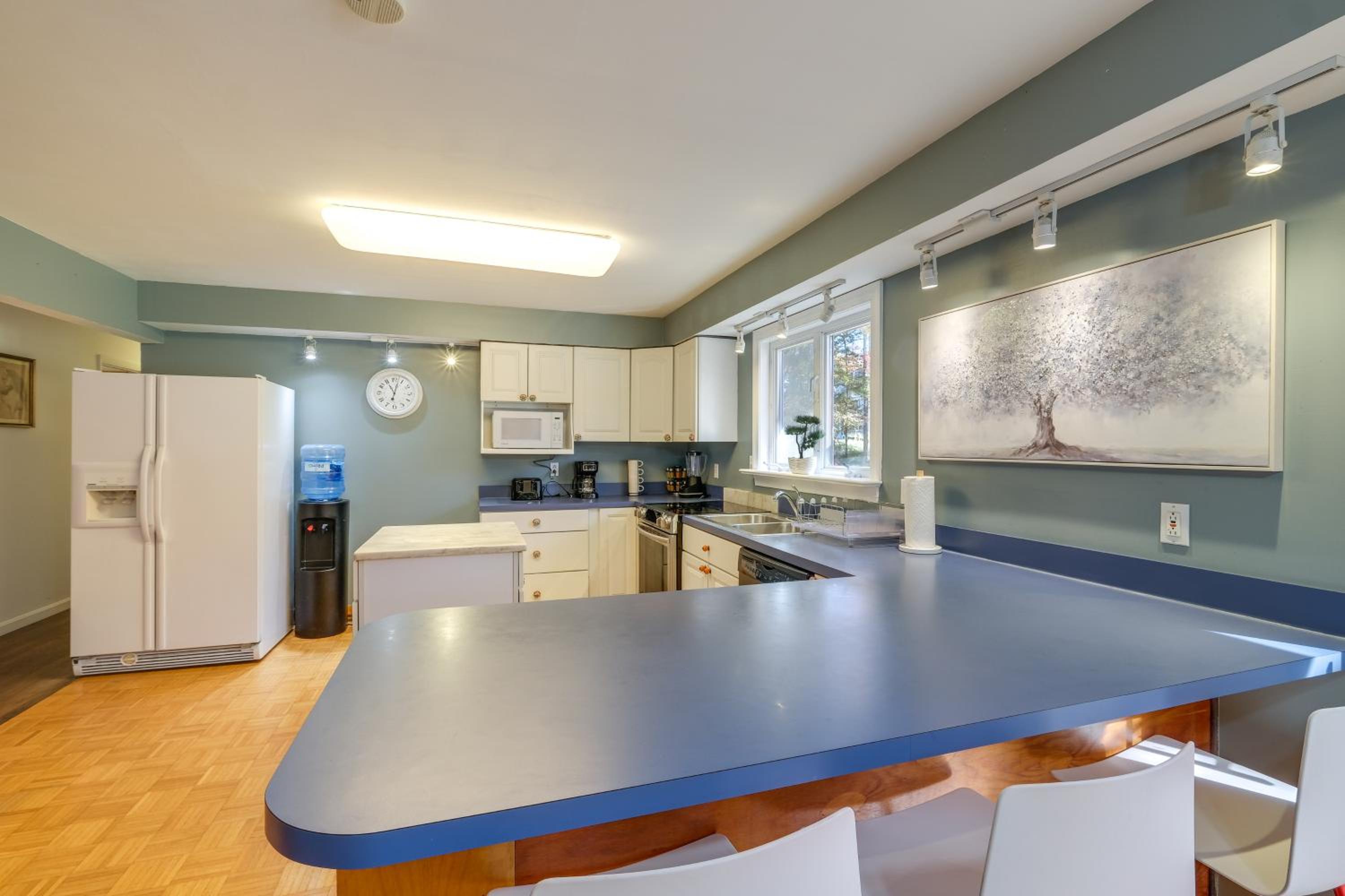 Countryside Cottage on 5 Acres! Easy Commute to DC