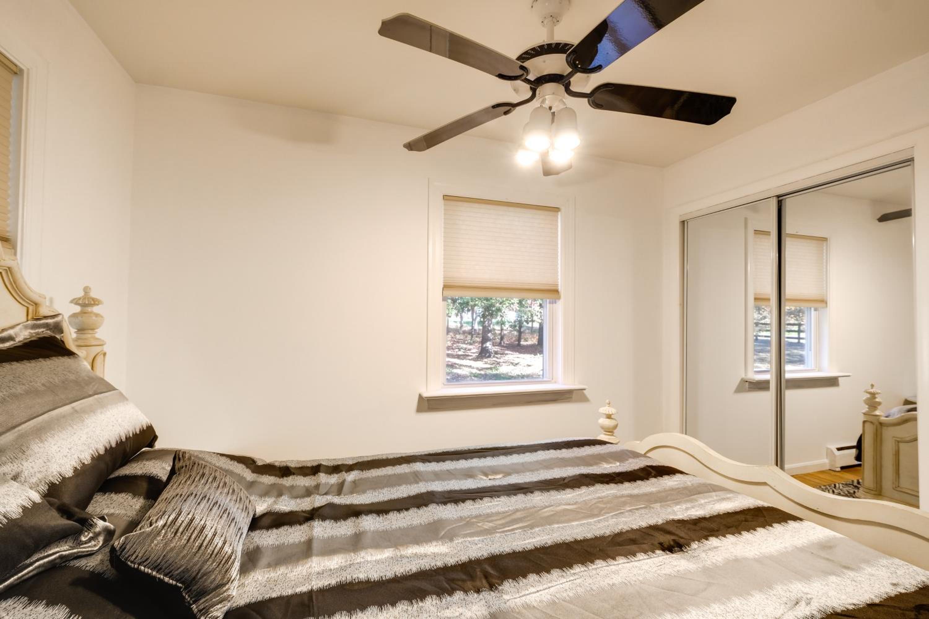 Countryside Cottage on 5 Acres! Easy Commute to DC